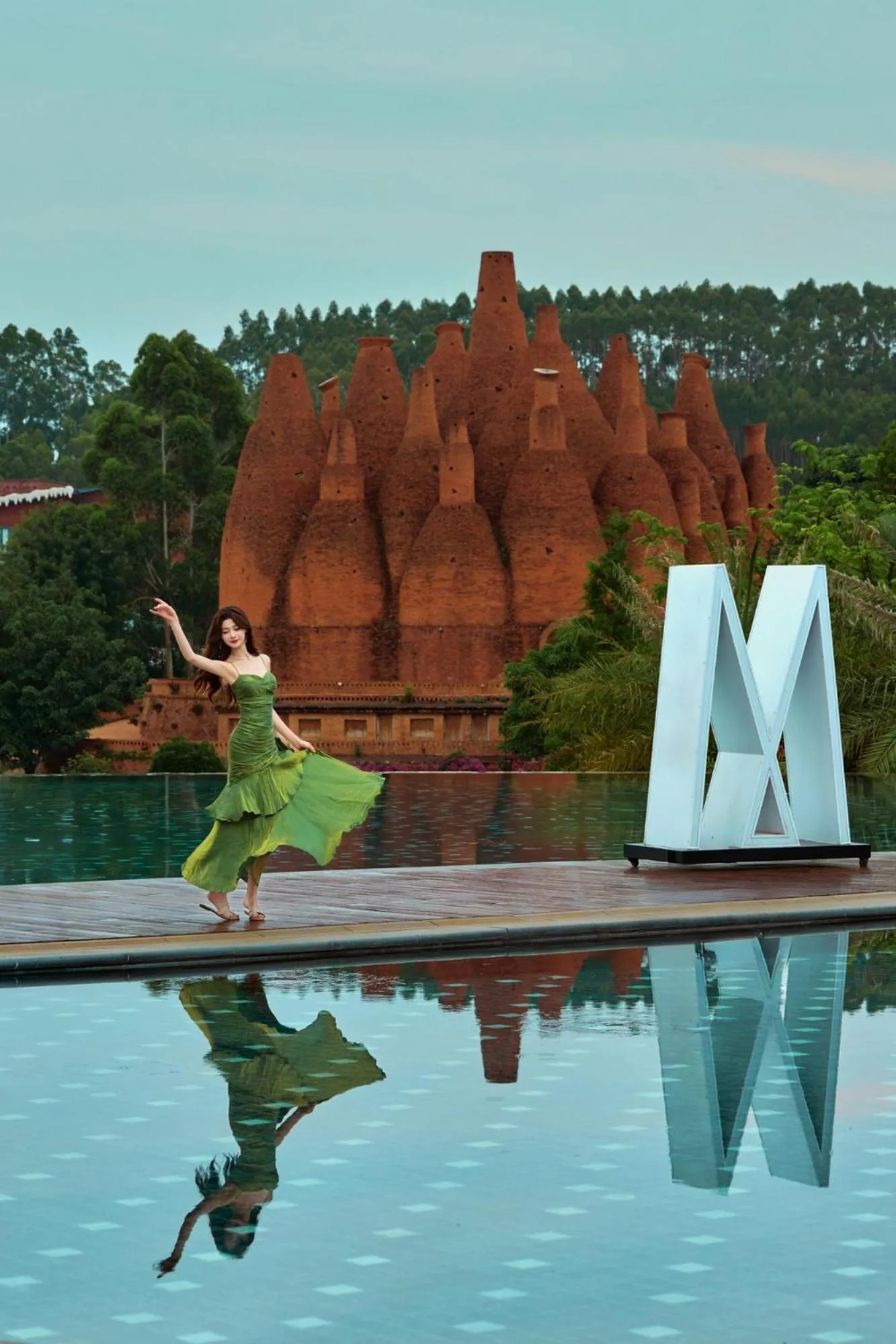 Swimming pool in DongFengYun Hotel Mi'Le - MGallery Collection