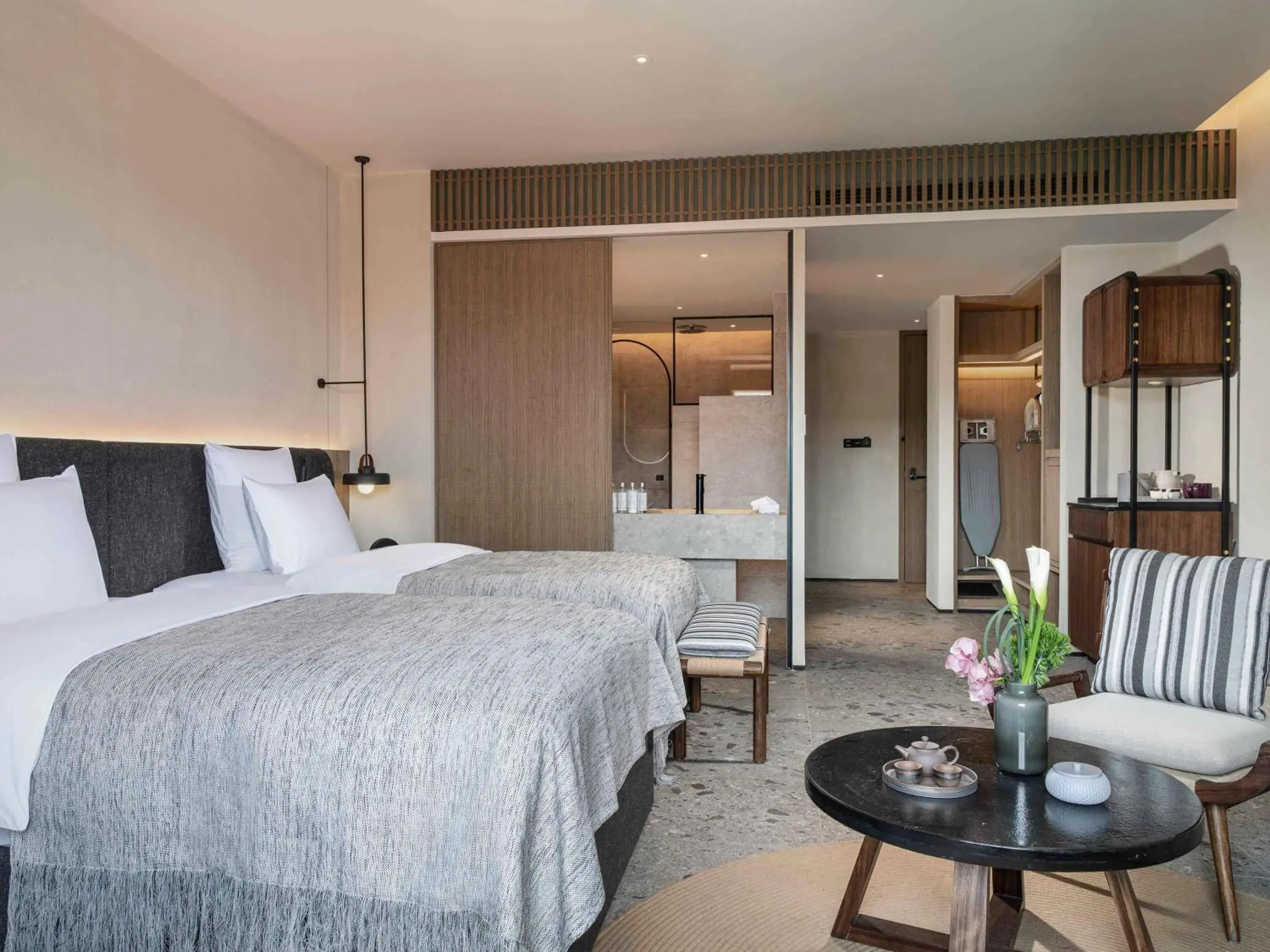 Deluxe Twin Bed Room in DongFengYun Hotel Mi'Le - MGallery Collection Deluxe Twin Bed Room in DongFengYun Hotel Mi'Le - MGallery Collection