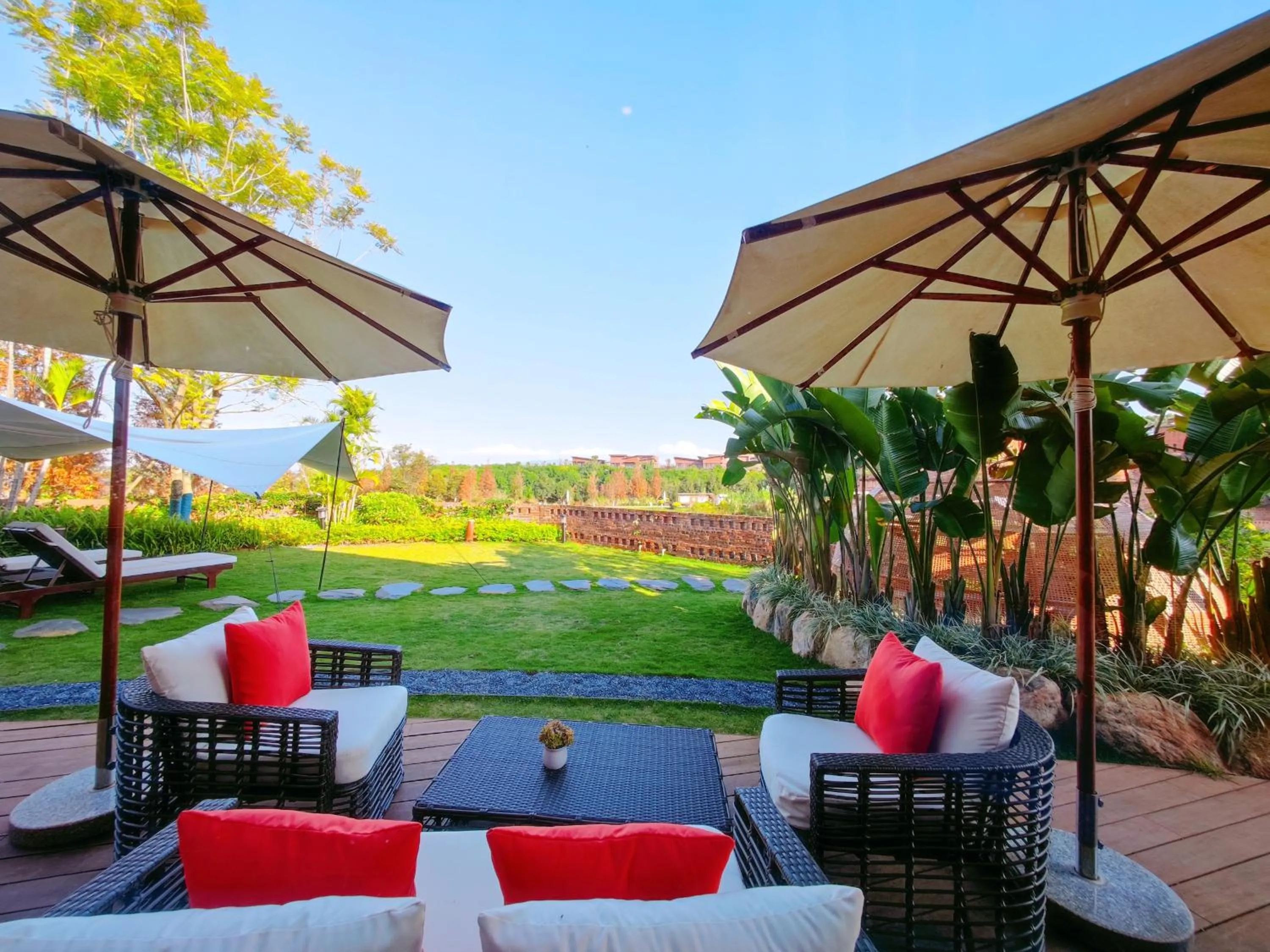 Garden in DongFengYun Hotel Mi'Le - MGallery Collection