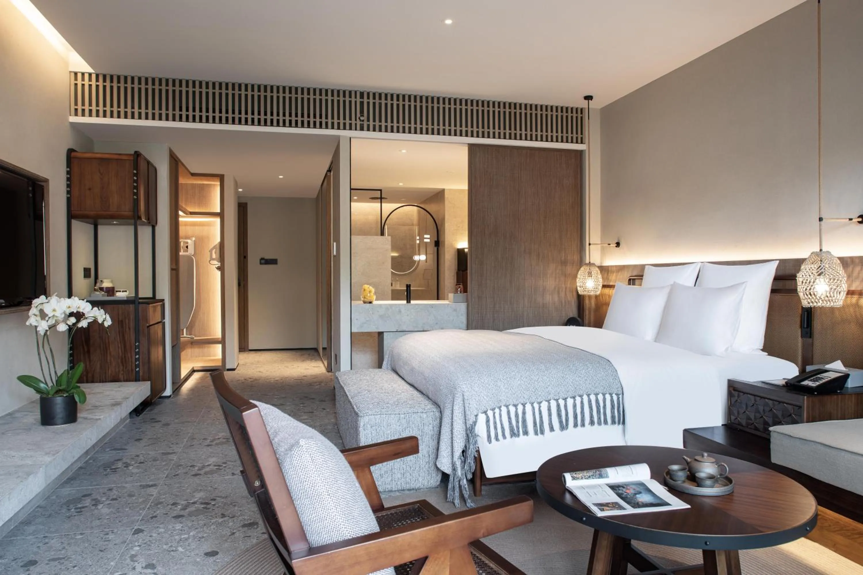 Photo of the whole room, Bed in DongFengYun Hotel Mi'Le - MGallery Collection