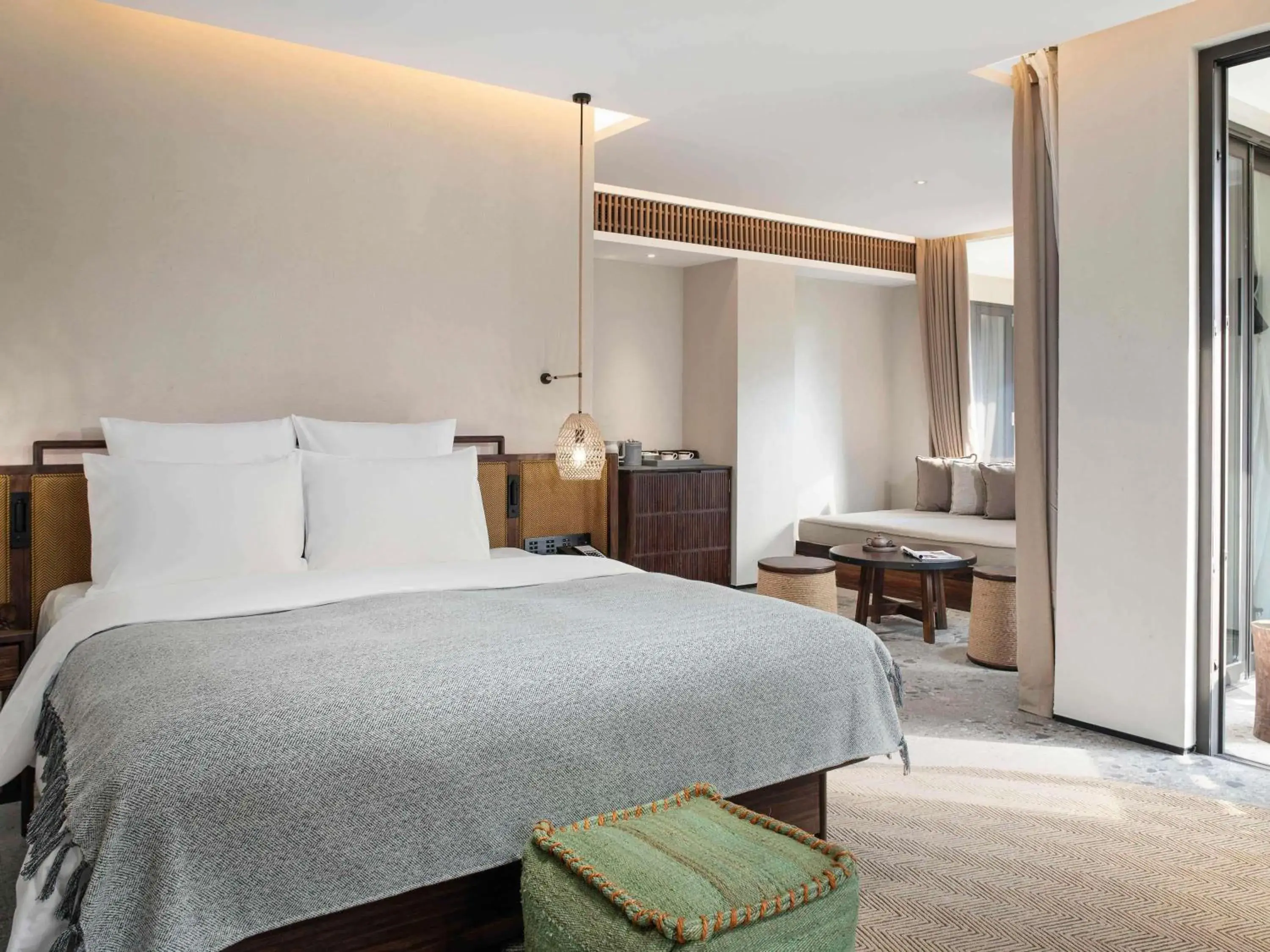 Executive King Bed Room in DongFengYun Hotel Mi'Le - MGallery Collection Executive King Bed Room in DongFengYun Hotel Mi'Le - MGallery Collection