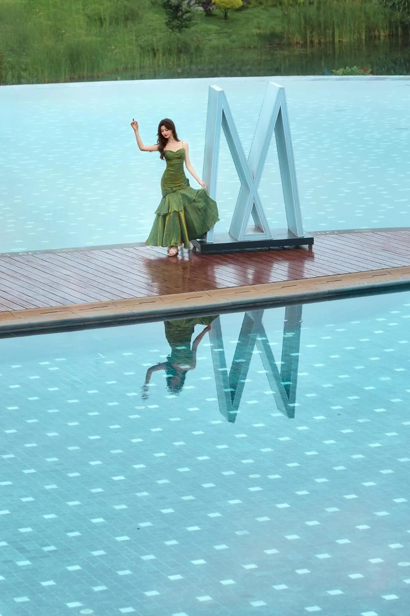 Swimming pool in DongFengYun Hotel Mi'Le - MGallery Collection