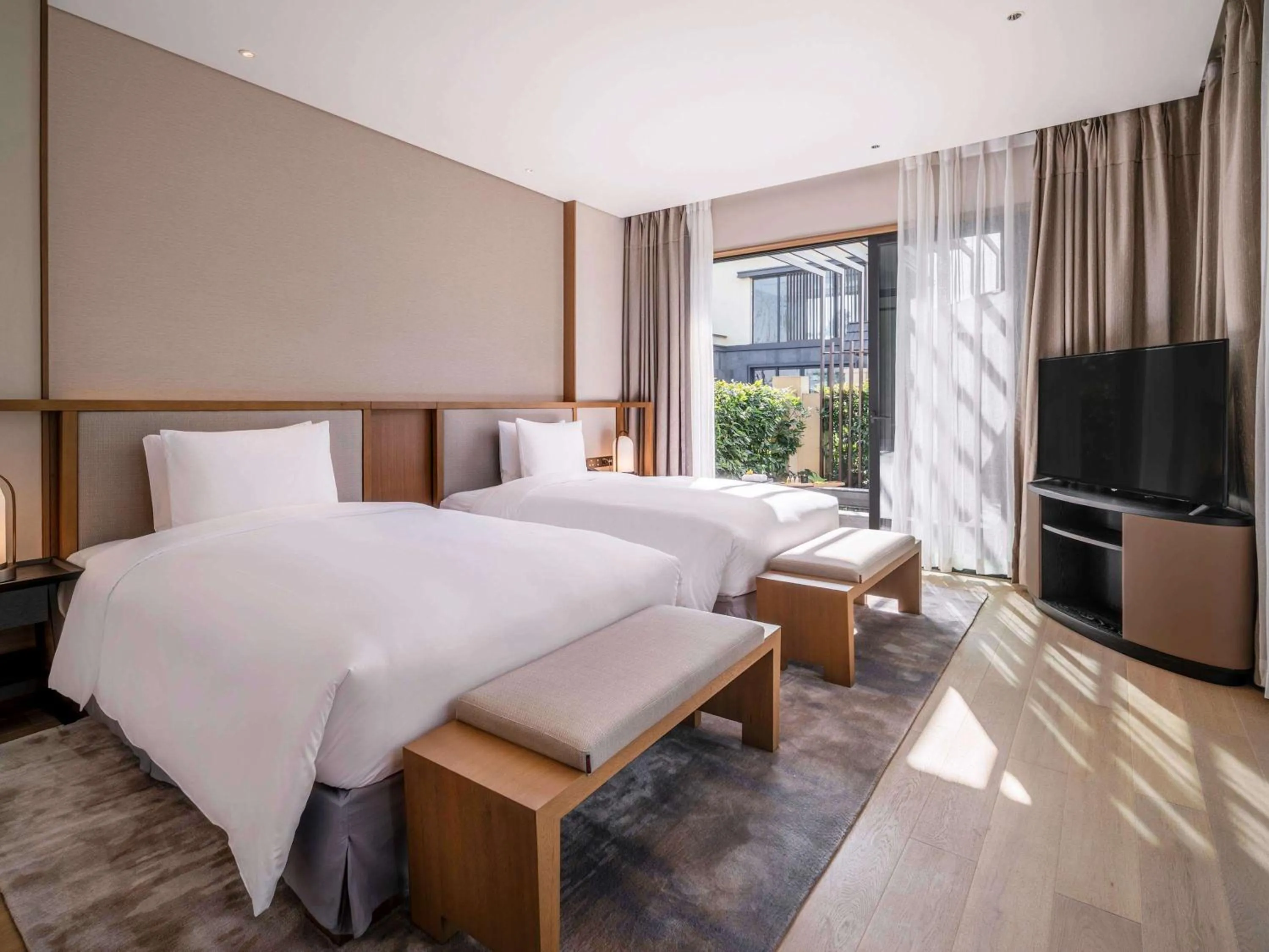 Photo of the whole room, Bed in Ocean Spring Resort Chengdu - MGallery Collection