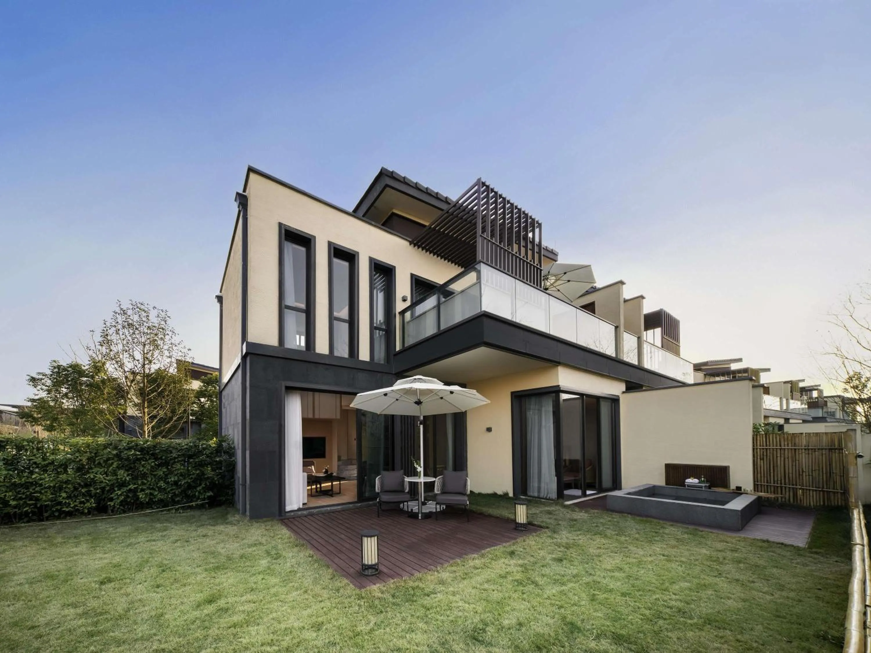 Bedroom in Ocean Spring Resort Chengdu - MGallery Collection