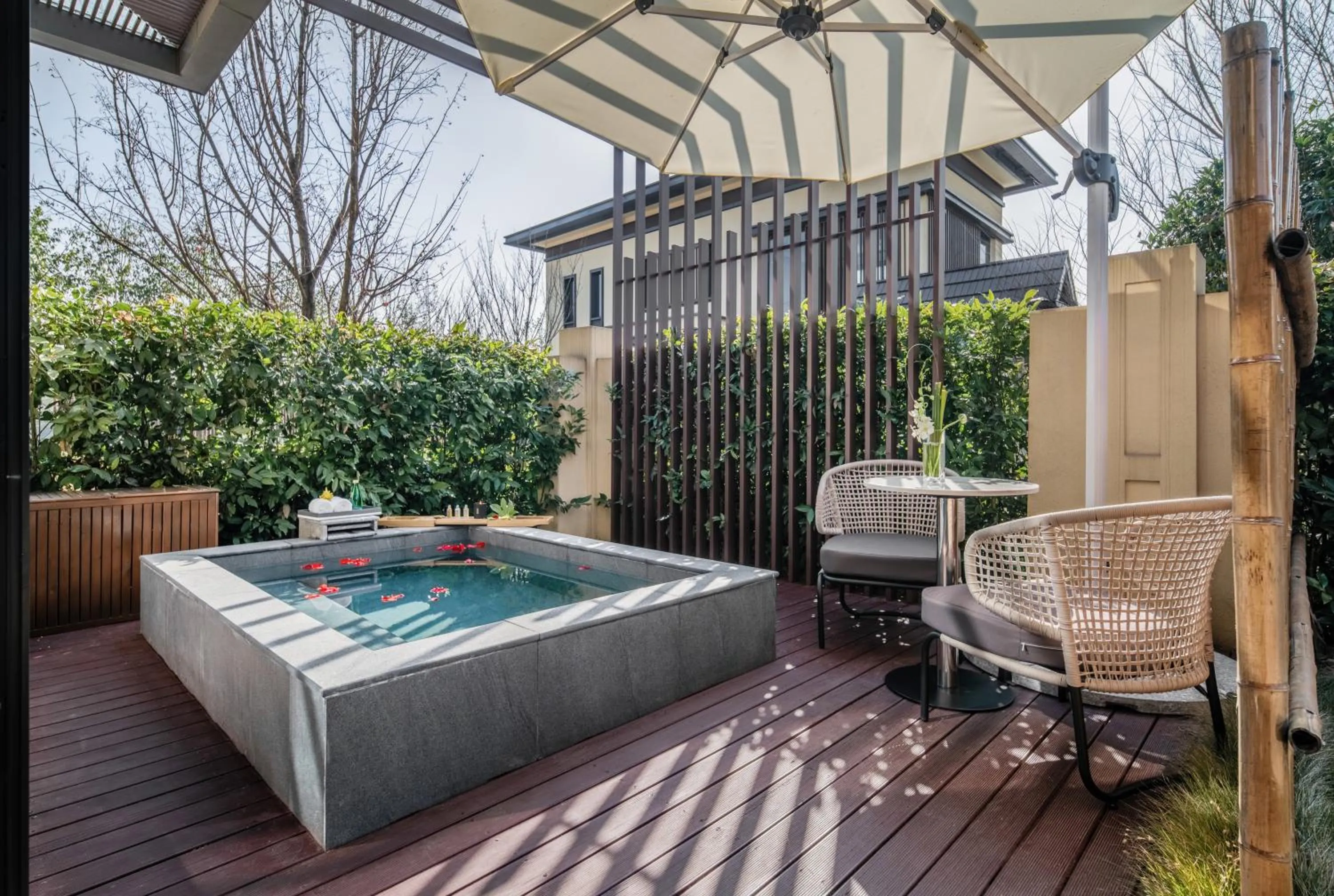 Swimming pool in Ocean Spring Resort Chengdu - MGallery Collection