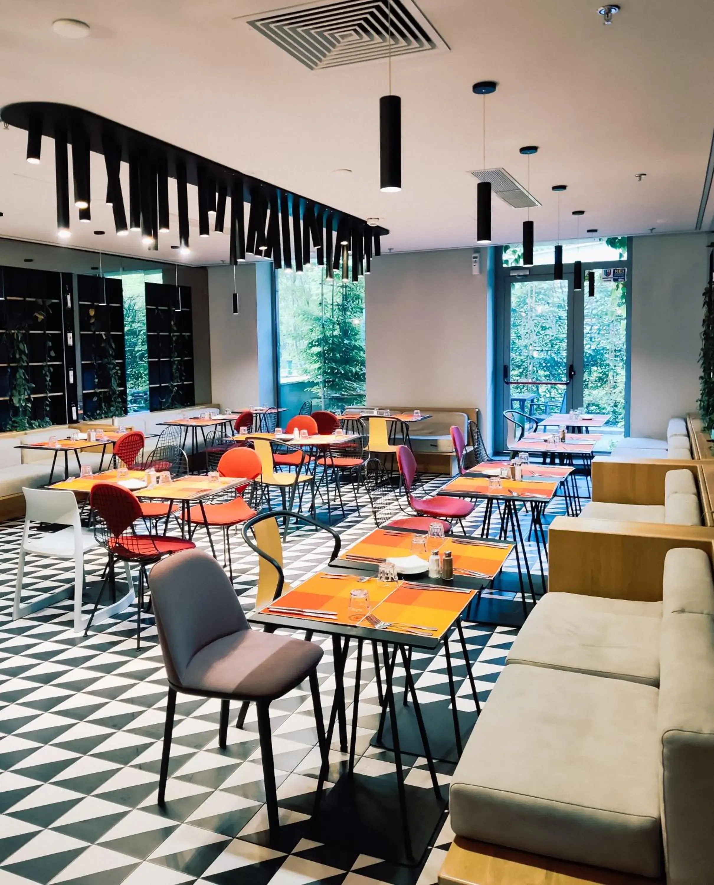 Restaurant/places to eat in ibis Bucharest Politehnica Restaurant/places to eat in ibis Bucharest Politehnica