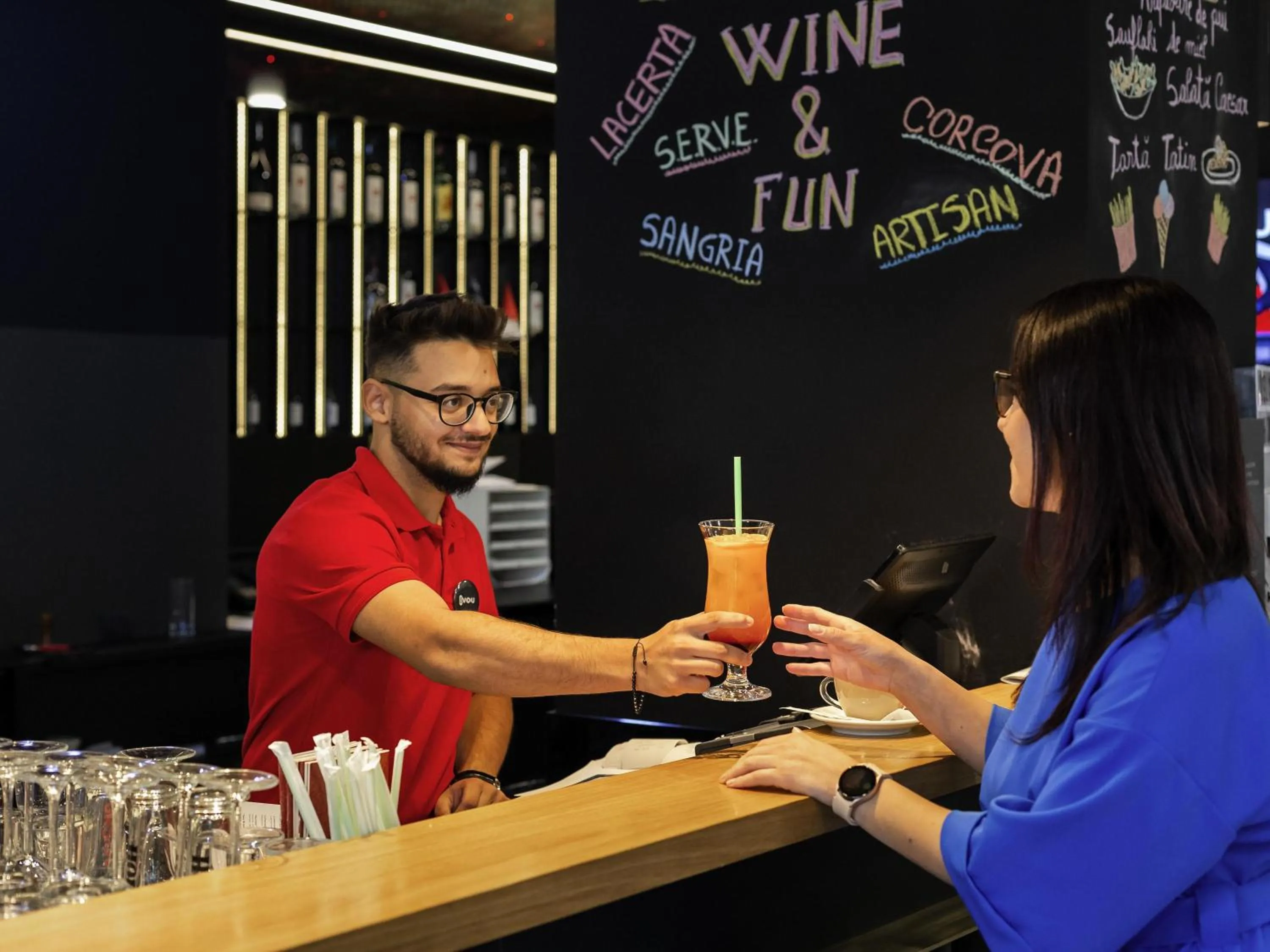 Lounge or bar in ibis Bucharest Politehnica