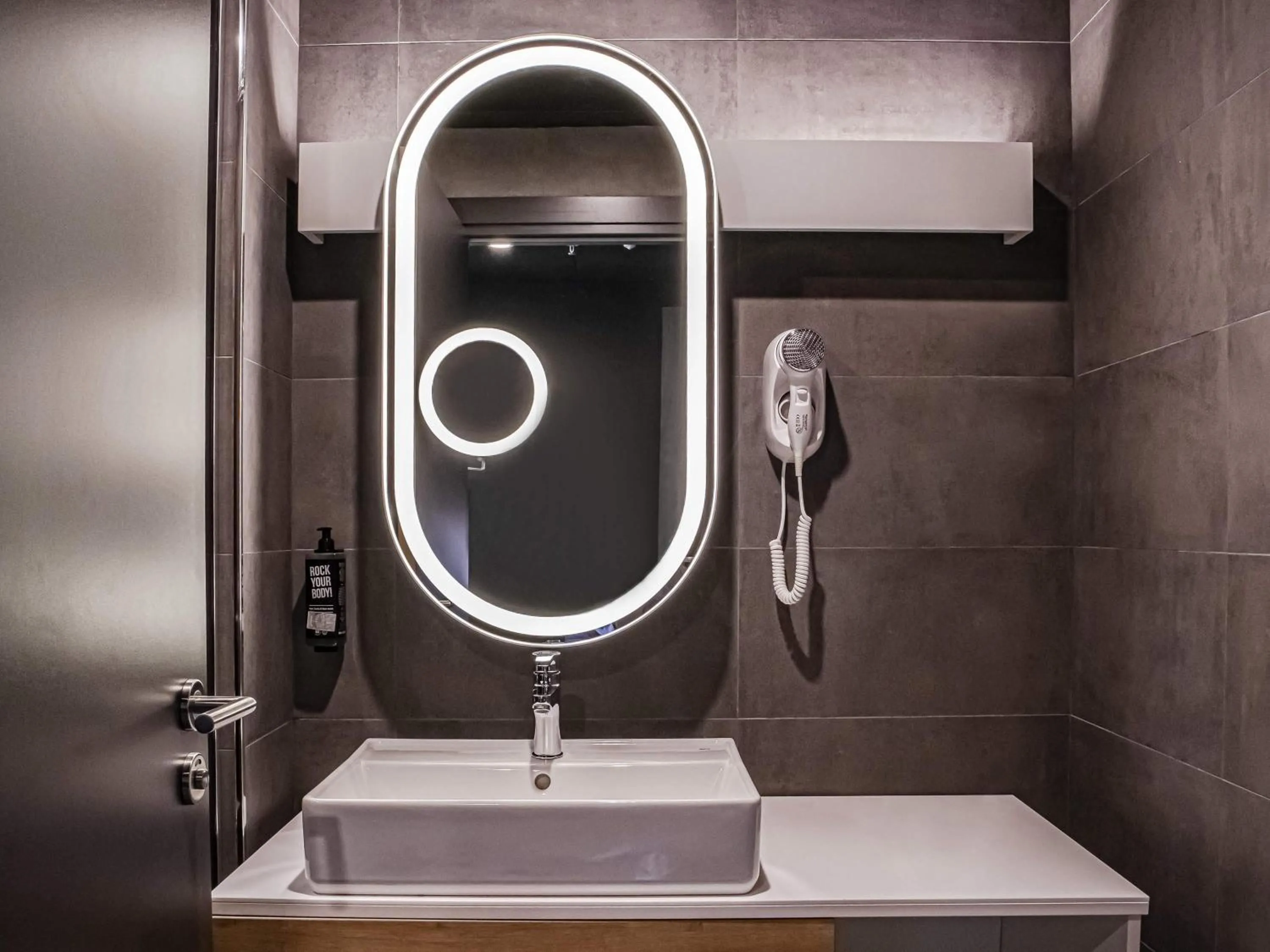 Bedroom in ibis Bucharest Politehnica