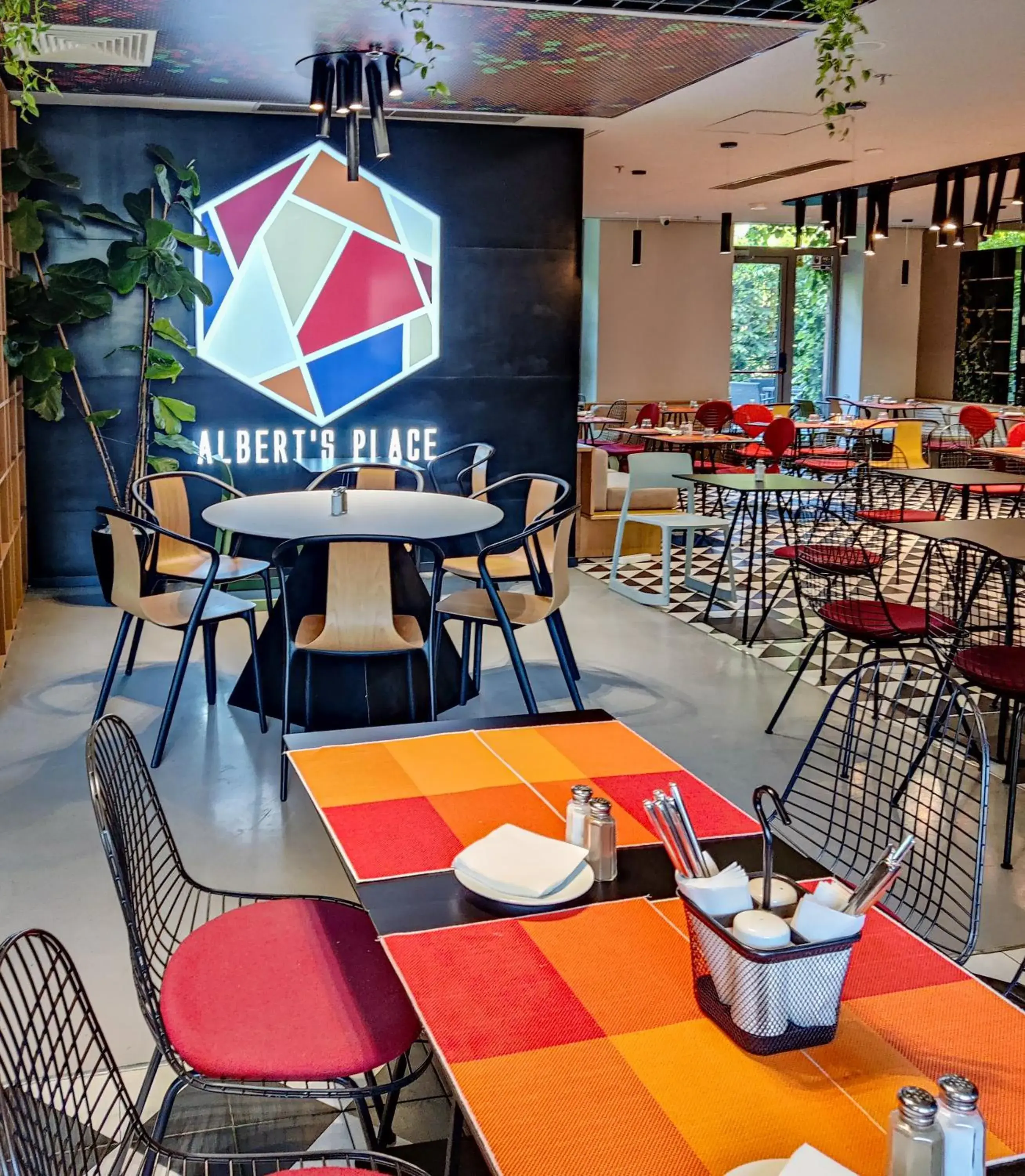 Restaurant/places to eat in ibis Bucharest Politehnica Restaurant/places to eat in ibis Bucharest Politehnica