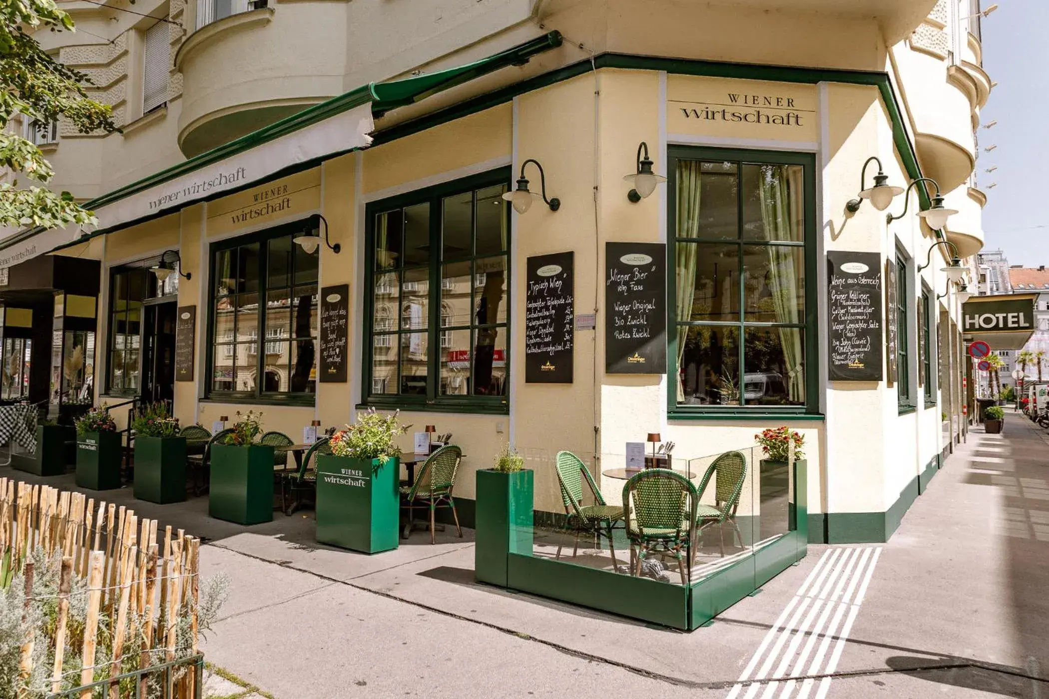 Facade/entrance in Hotel Erzherzog Rainer Facade/entrance in Hotel Erzherzog Rainer