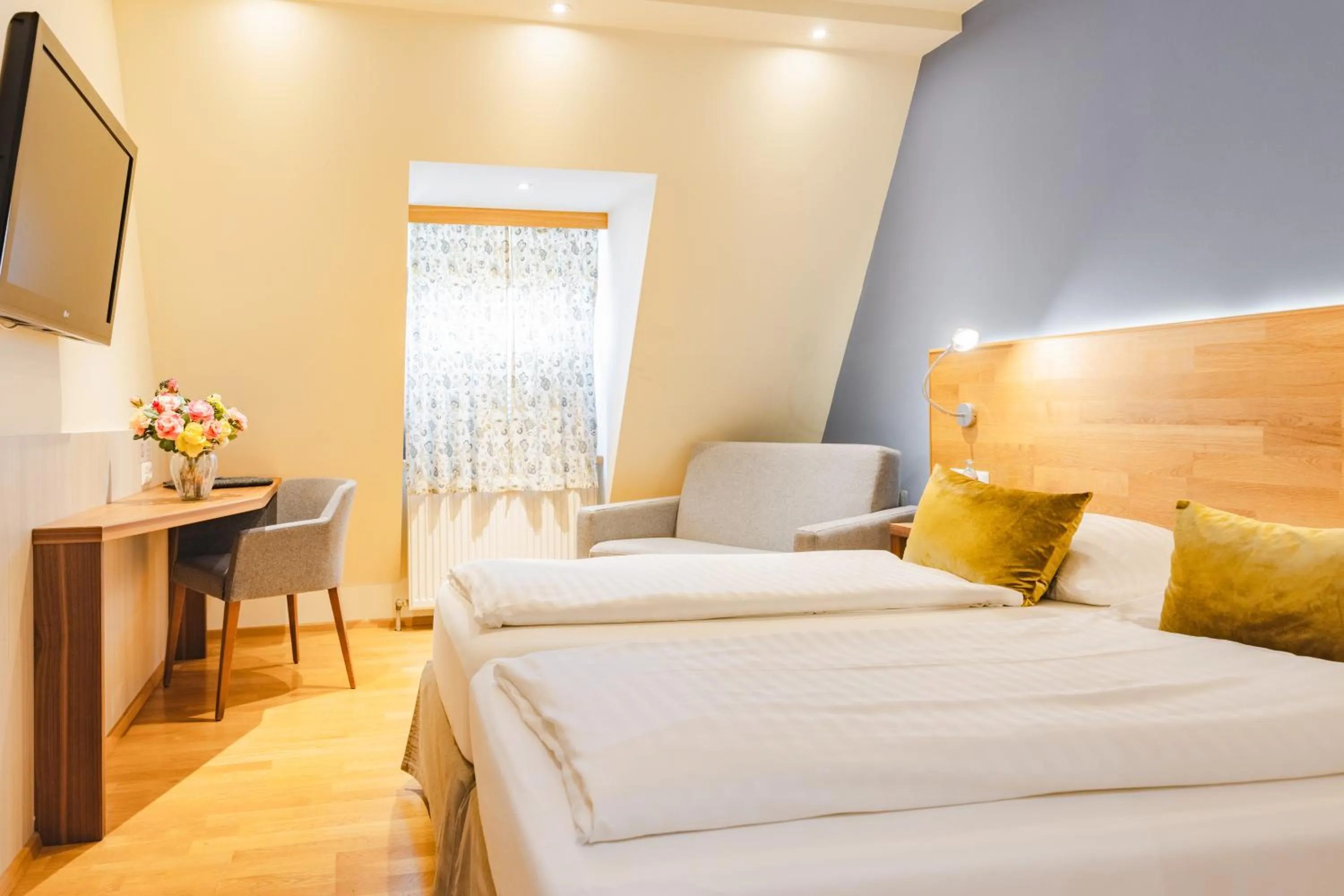 Bedroom, Bed in Hotel Kaiserhof