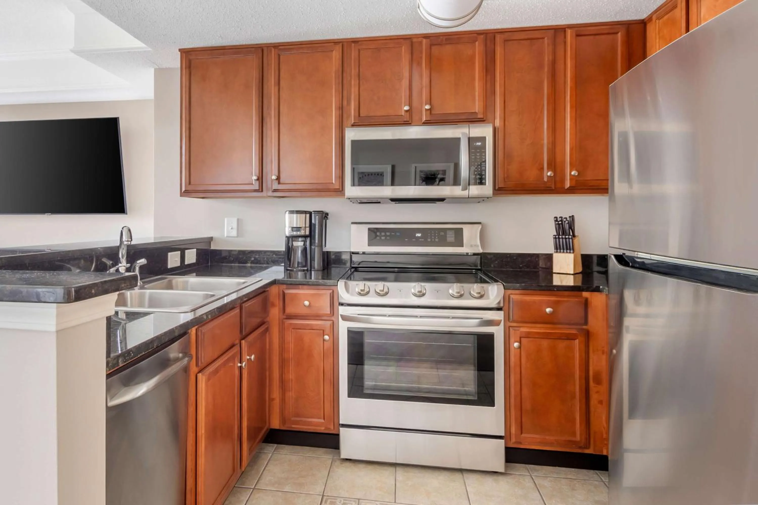 Kitchen or kitchenette in Hilton Grand Vacations Club Anderson Ocean Myrtle Beach