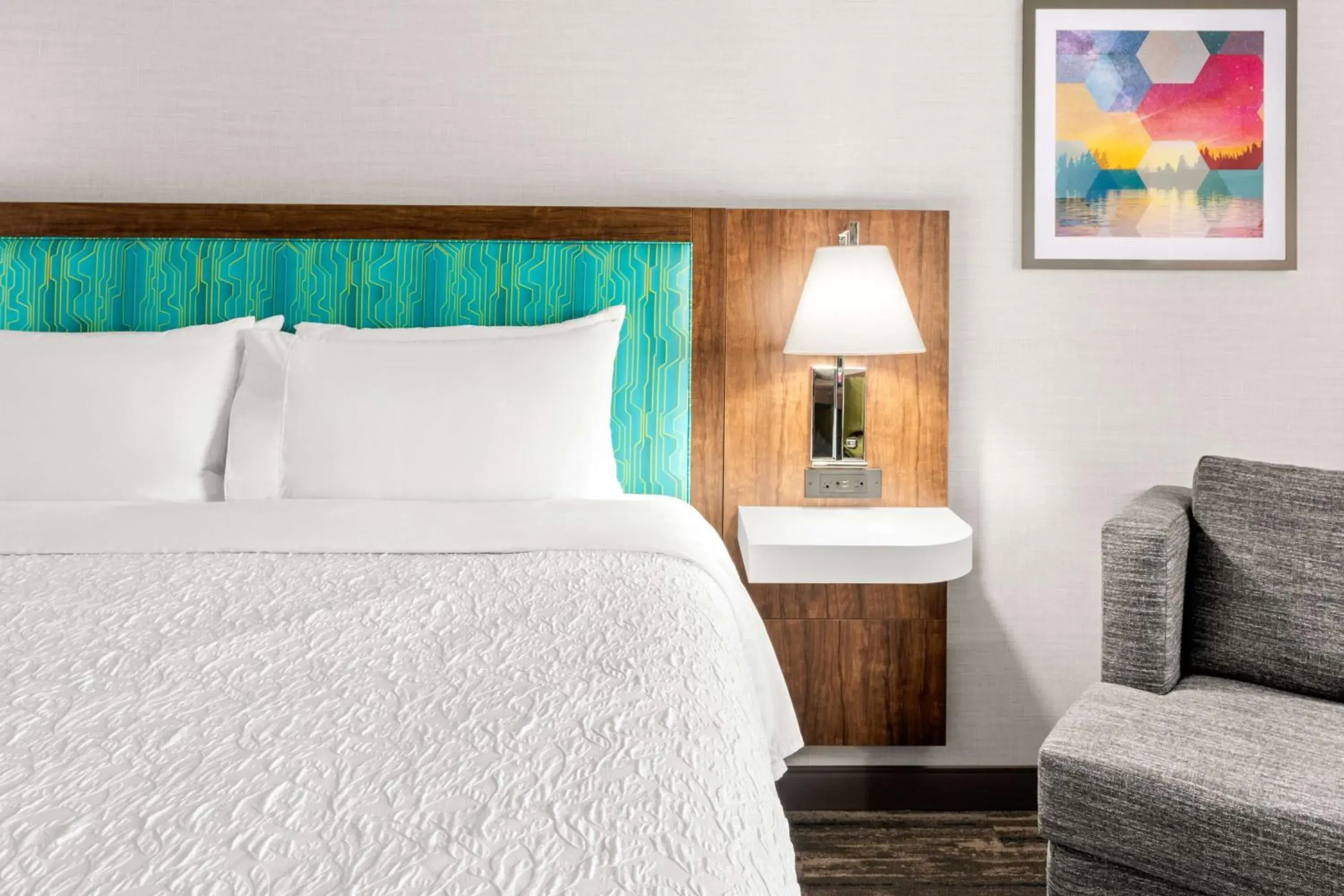 Bed in Hampton Inn & Suites Tigard Bed in Hampton Inn & Suites Tigard