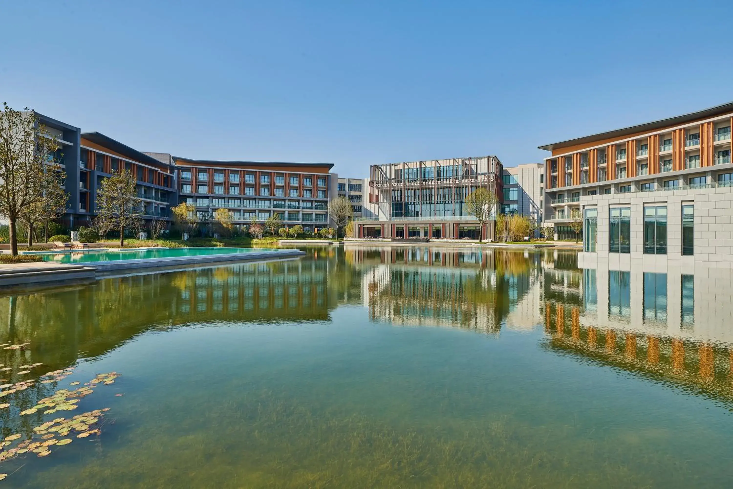 King Deluxe Room with Lakeview in Hilton Shanghai Fengxian King Deluxe Room with Lakeview in Hilton Shanghai Fengxian