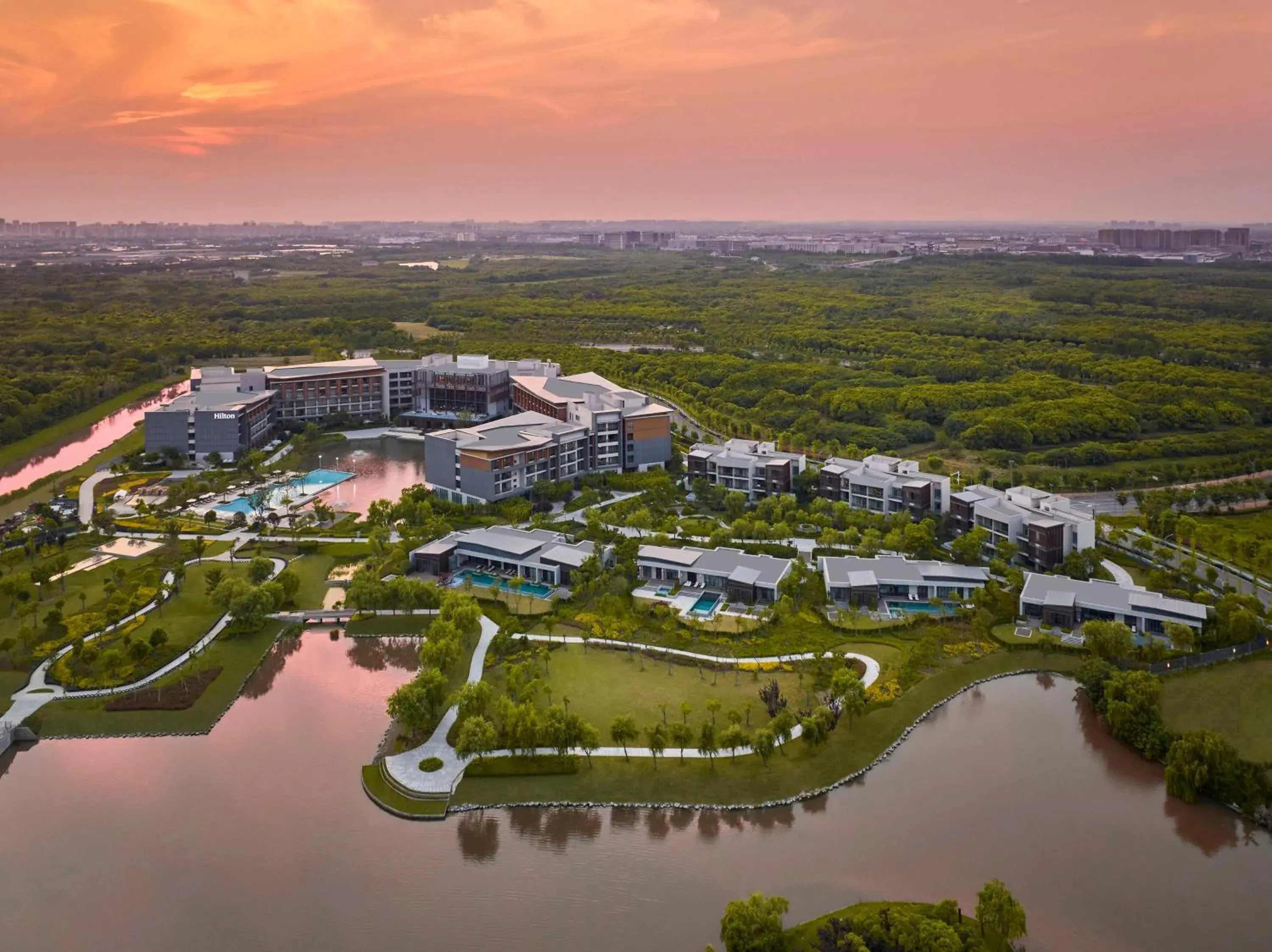 Property building in Hilton Shanghai Fengxian Property building in Hilton Shanghai Fengxian