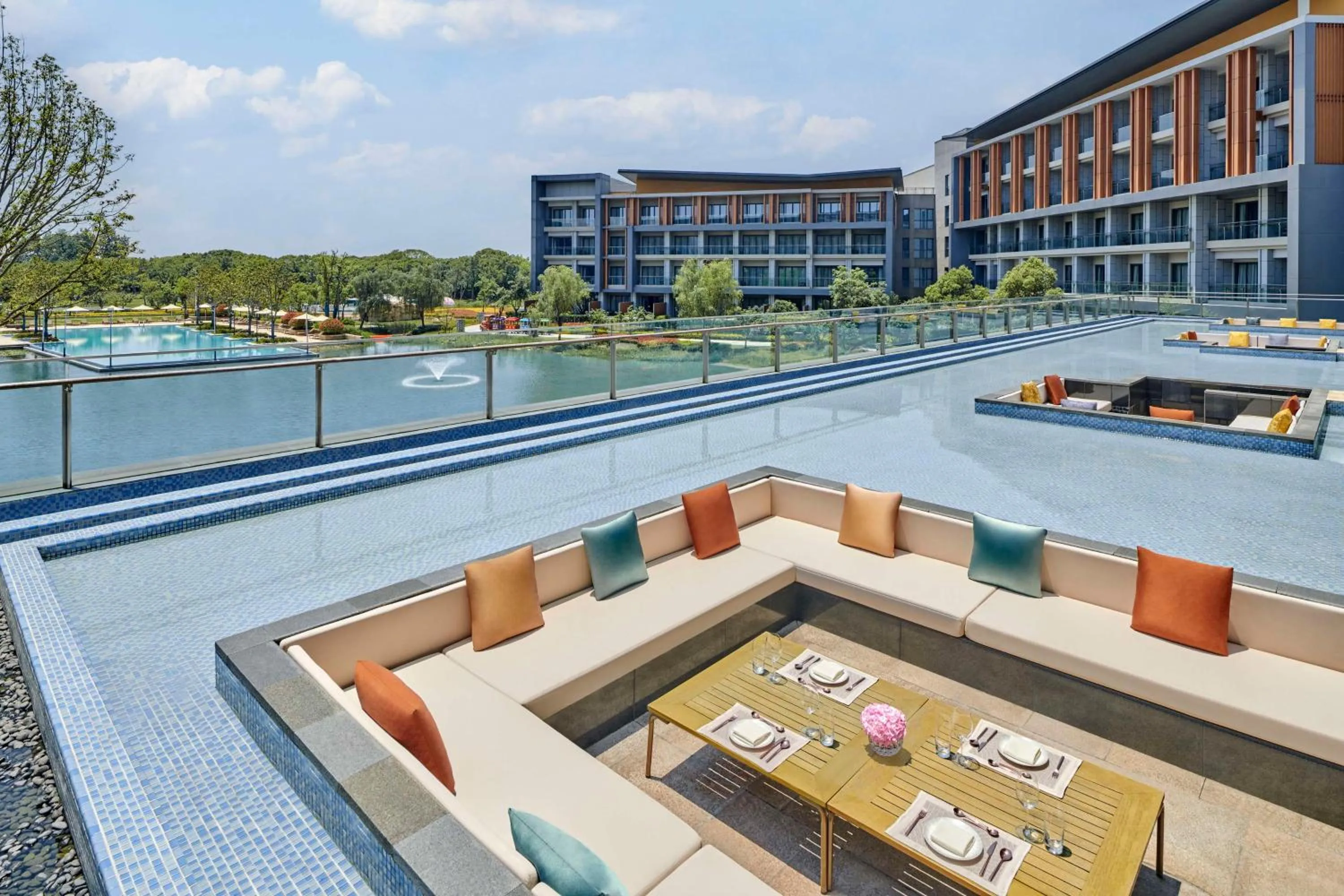 Lounge or bar in Hilton Shanghai Fengxian