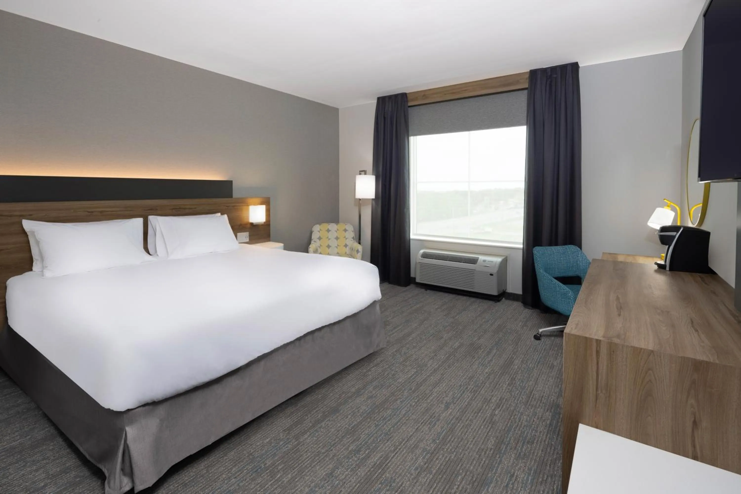 Bed in Hampton Inn by Hilton Verona at Turning Stone