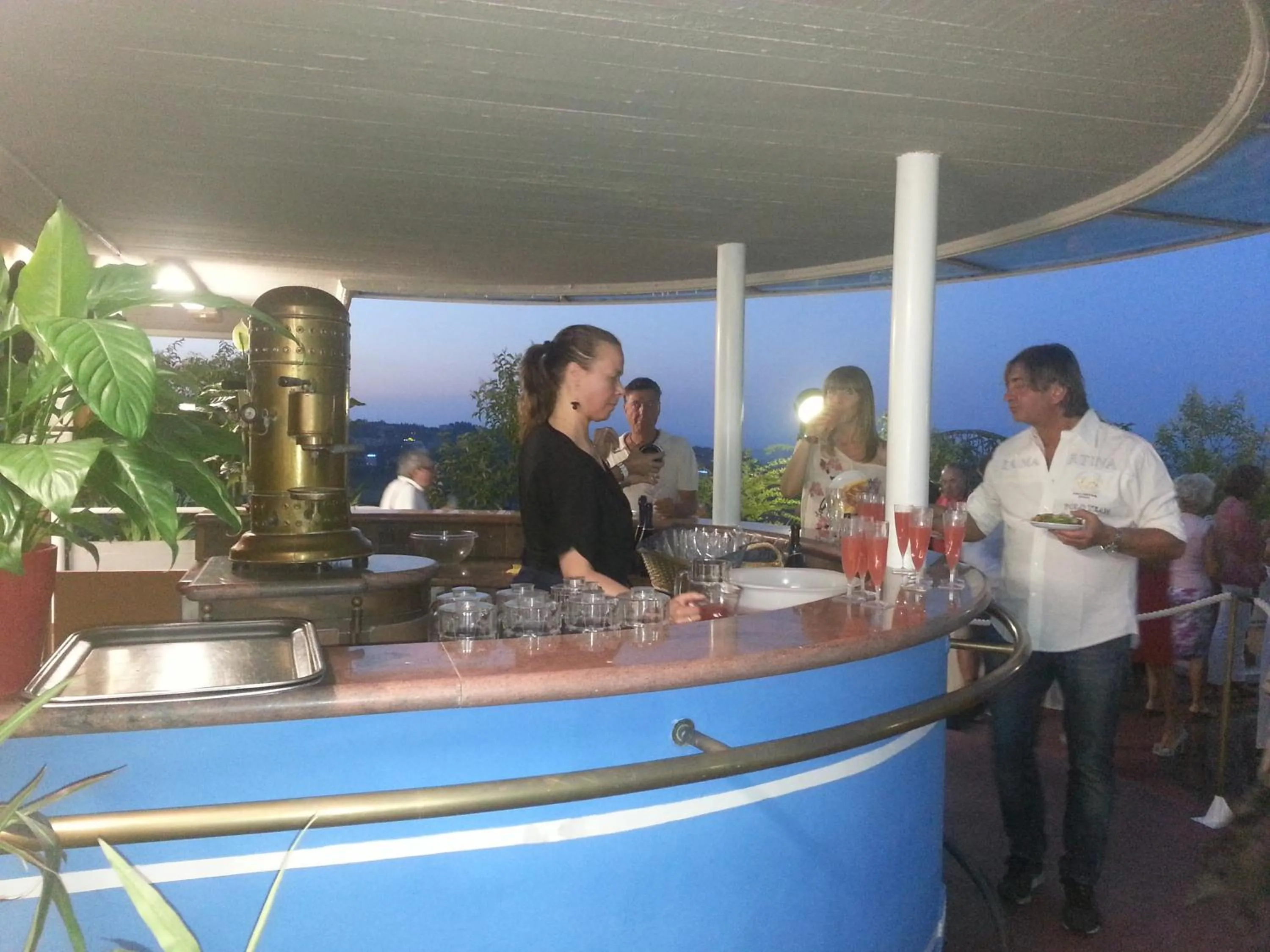 Evening entertainment in Hotel President