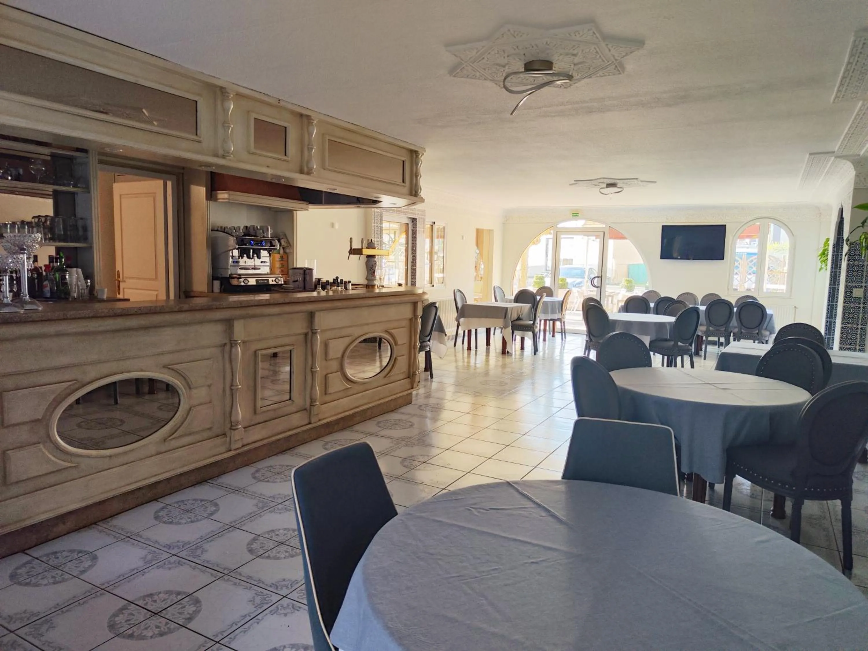 Restaurant/places to eat in Hôtel-Restaurant le Commerce