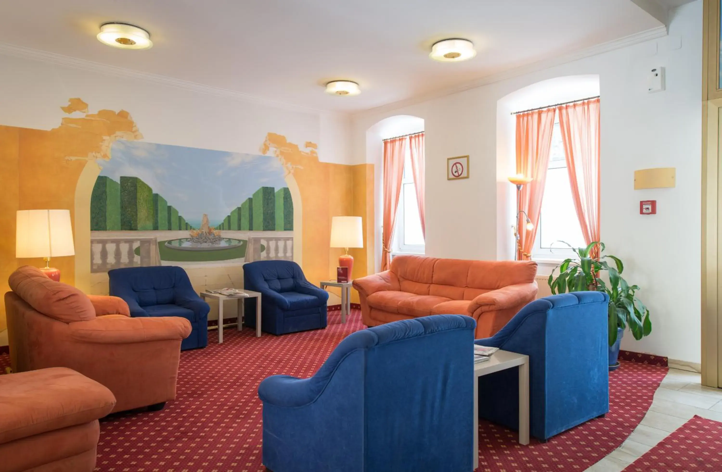 Lobby or reception in Garten- und Kunsthotel Gabriel City Lobby or reception in Garten- und Kunsthotel Gabriel City