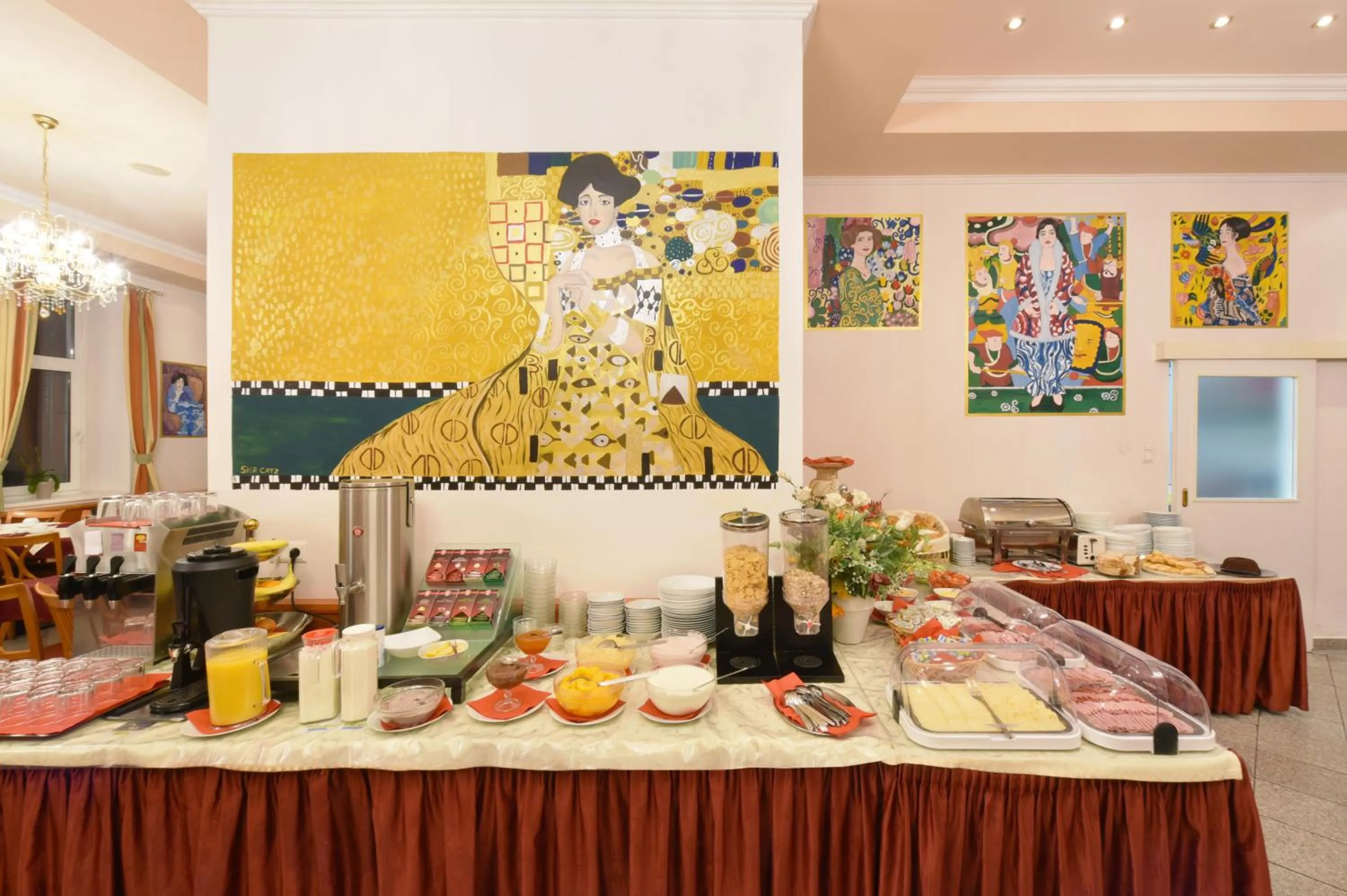 Buffet breakfast in Garten- und Kunsthotel Gabriel City