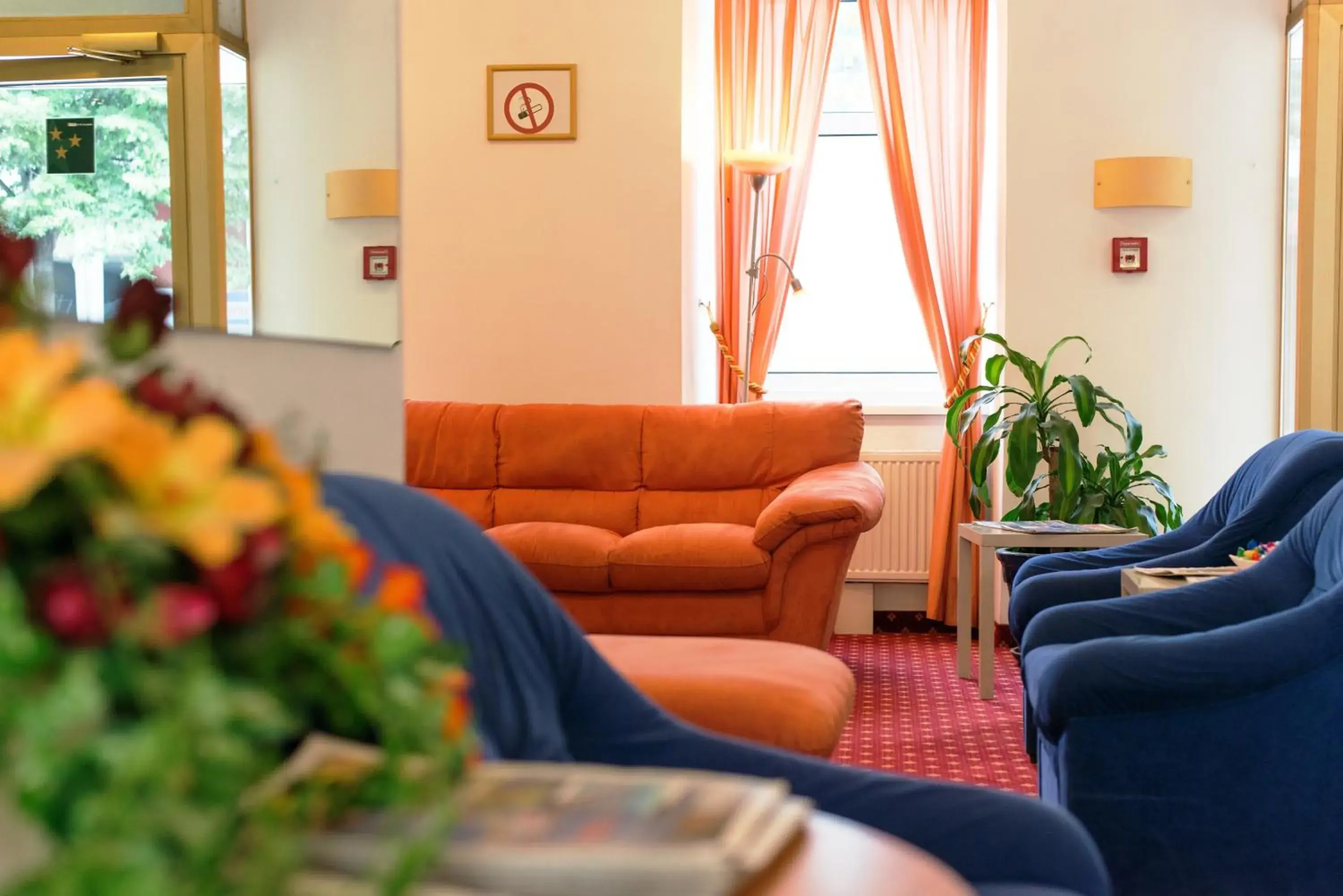 Lobby or reception in Garten- und Kunsthotel Gabriel City Lobby or reception in Garten- und Kunsthotel Gabriel City