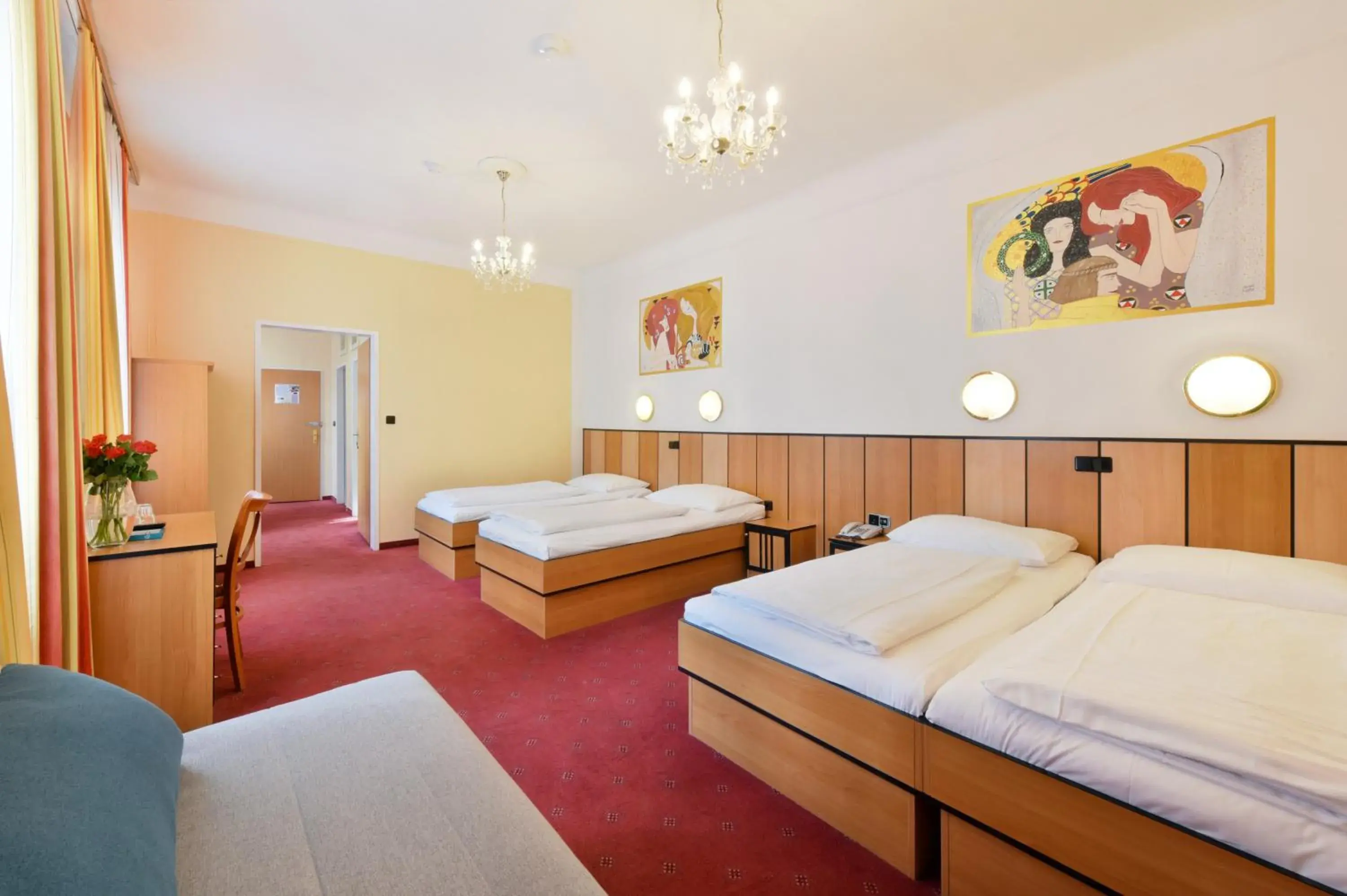 Photo of the whole room, Bed in Garten- und Kunsthotel Gabriel City Photo of the whole room, Bed in Garten- und Kunsthotel Gabriel City