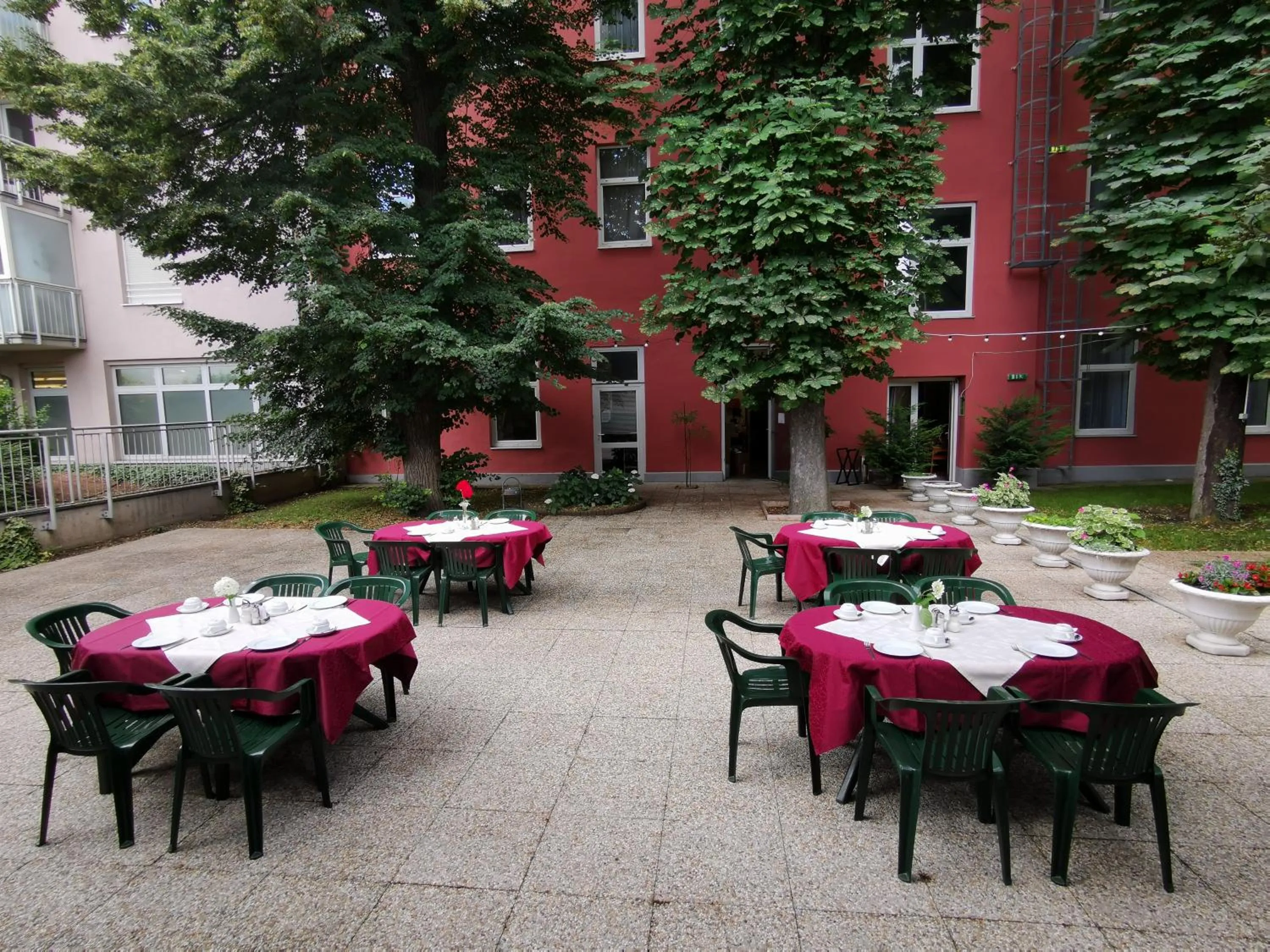 Patio in Garten- und Kunsthotel Gabriel City