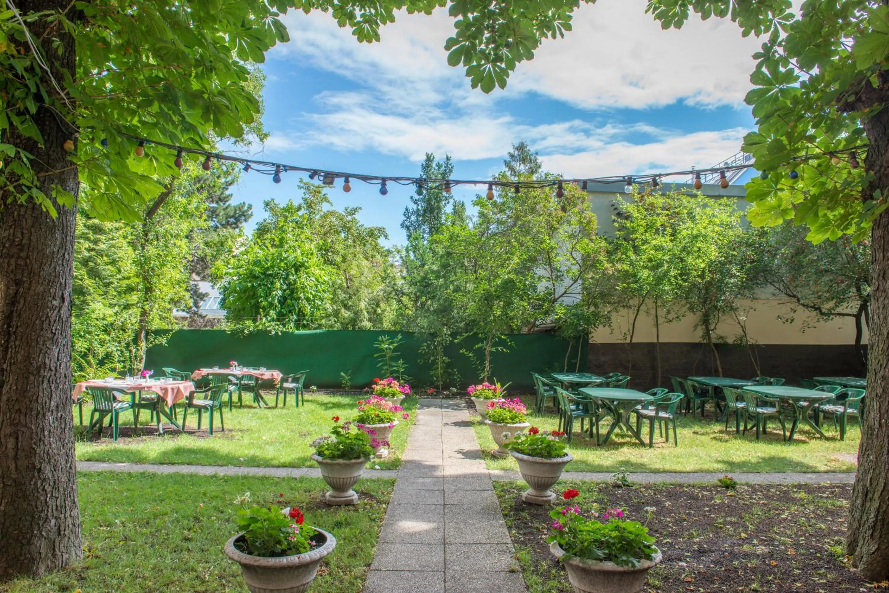 Garden in Garten- und Kunsthotel Gabriel City