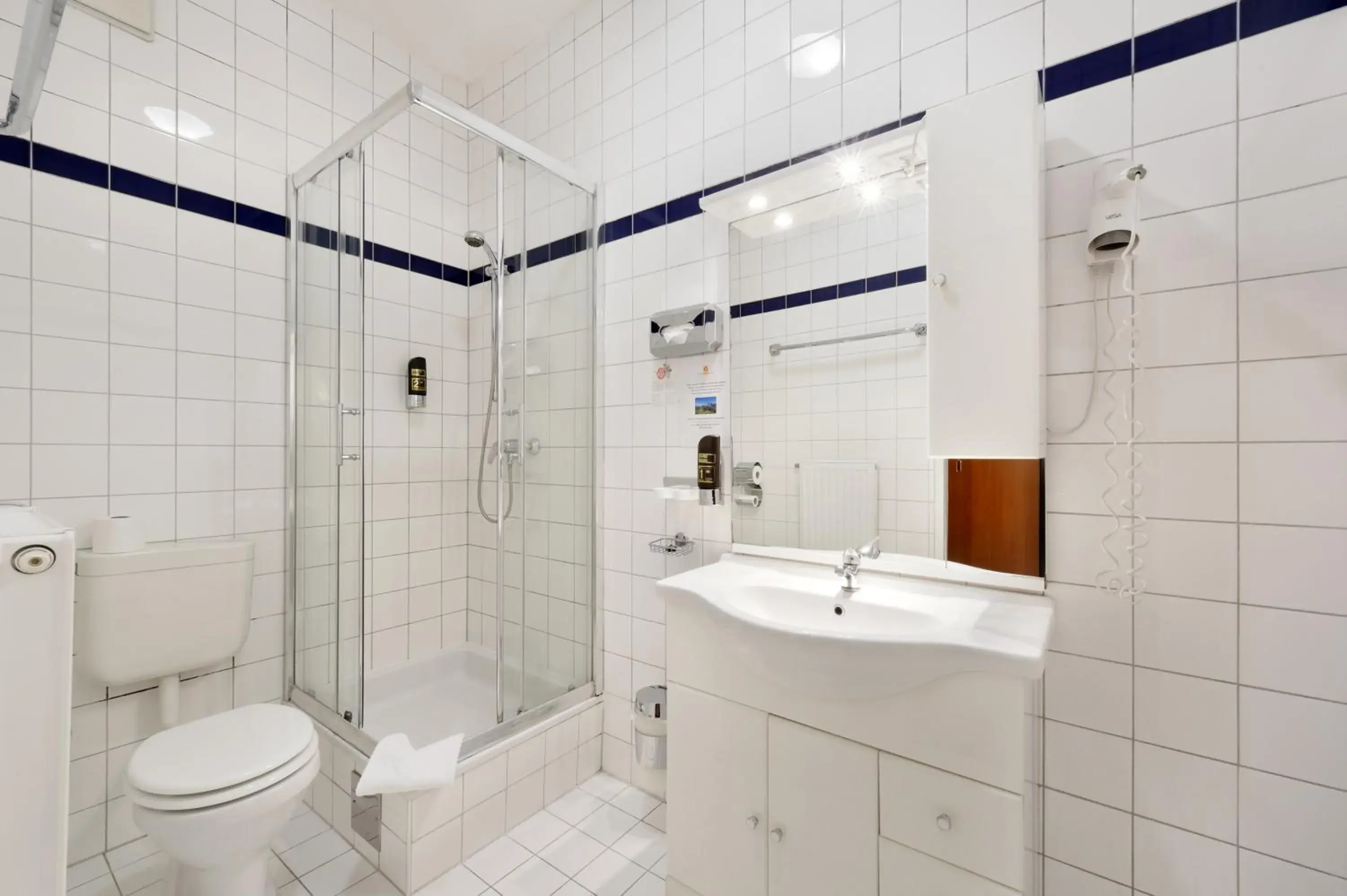 Bathroom in Garten- und Kunsthotel Gabriel City Bathroom in Garten- und Kunsthotel Gabriel City