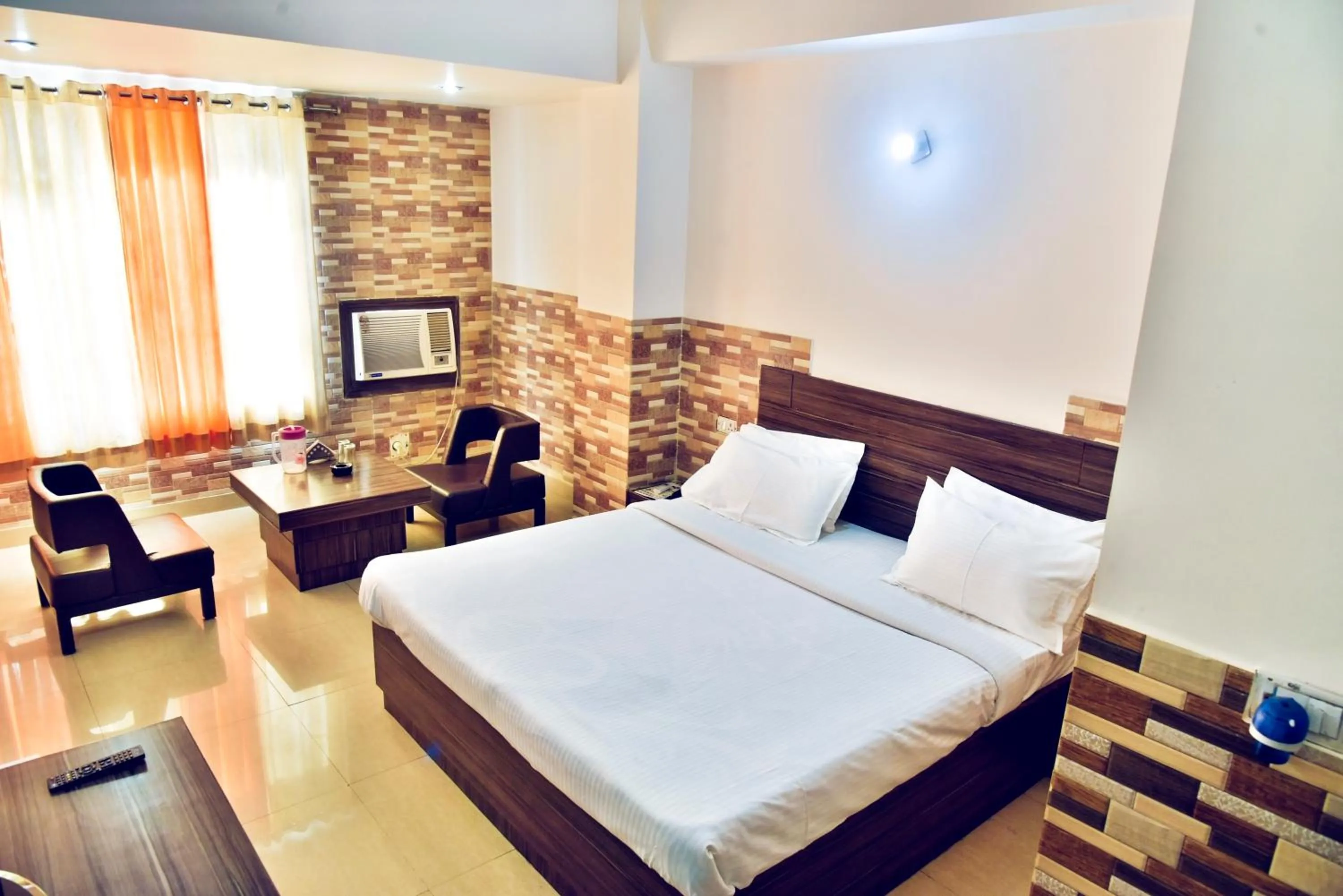 Bedroom, Bed in Clarks Inn Express, Jammu