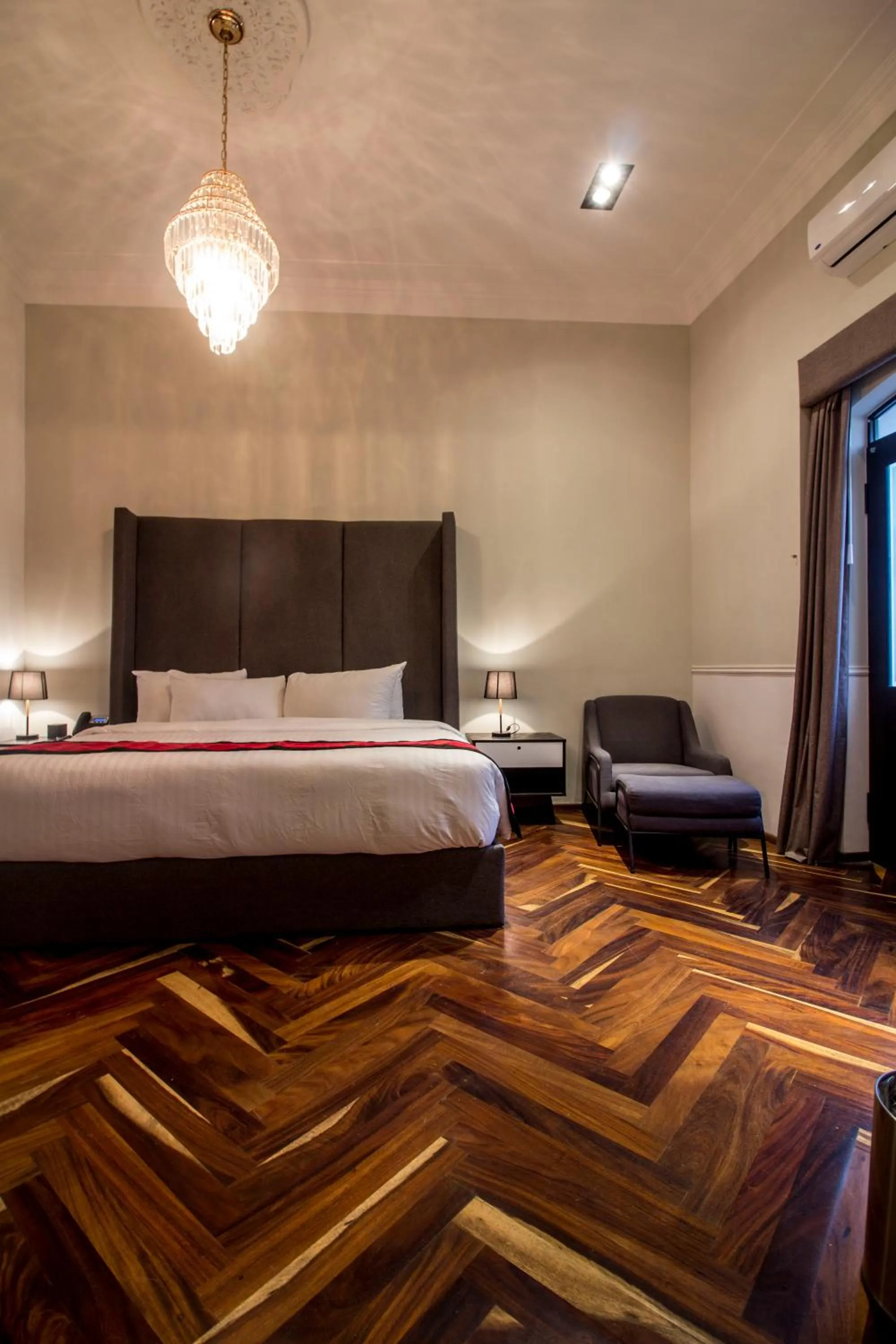 Bed in Hotel Business Real 500