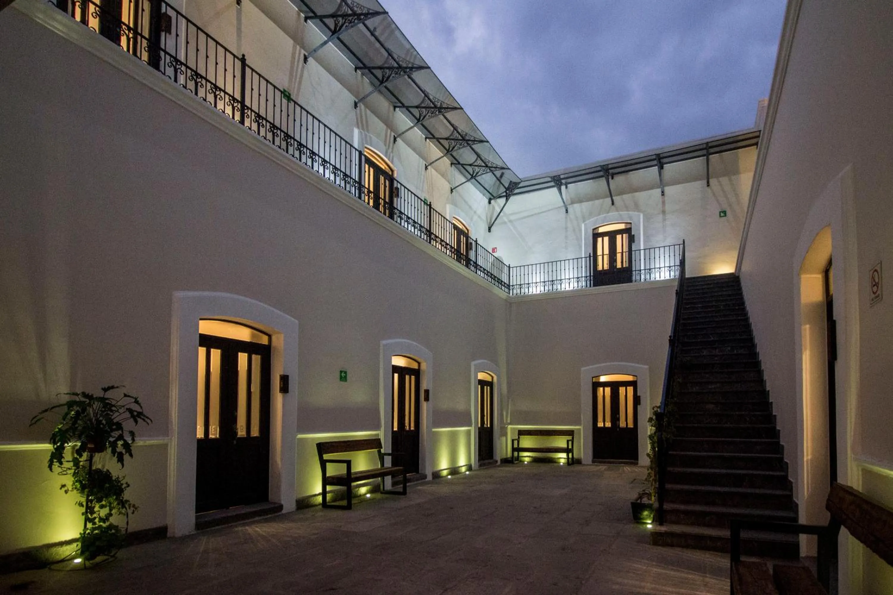 Hotel Business Real 500