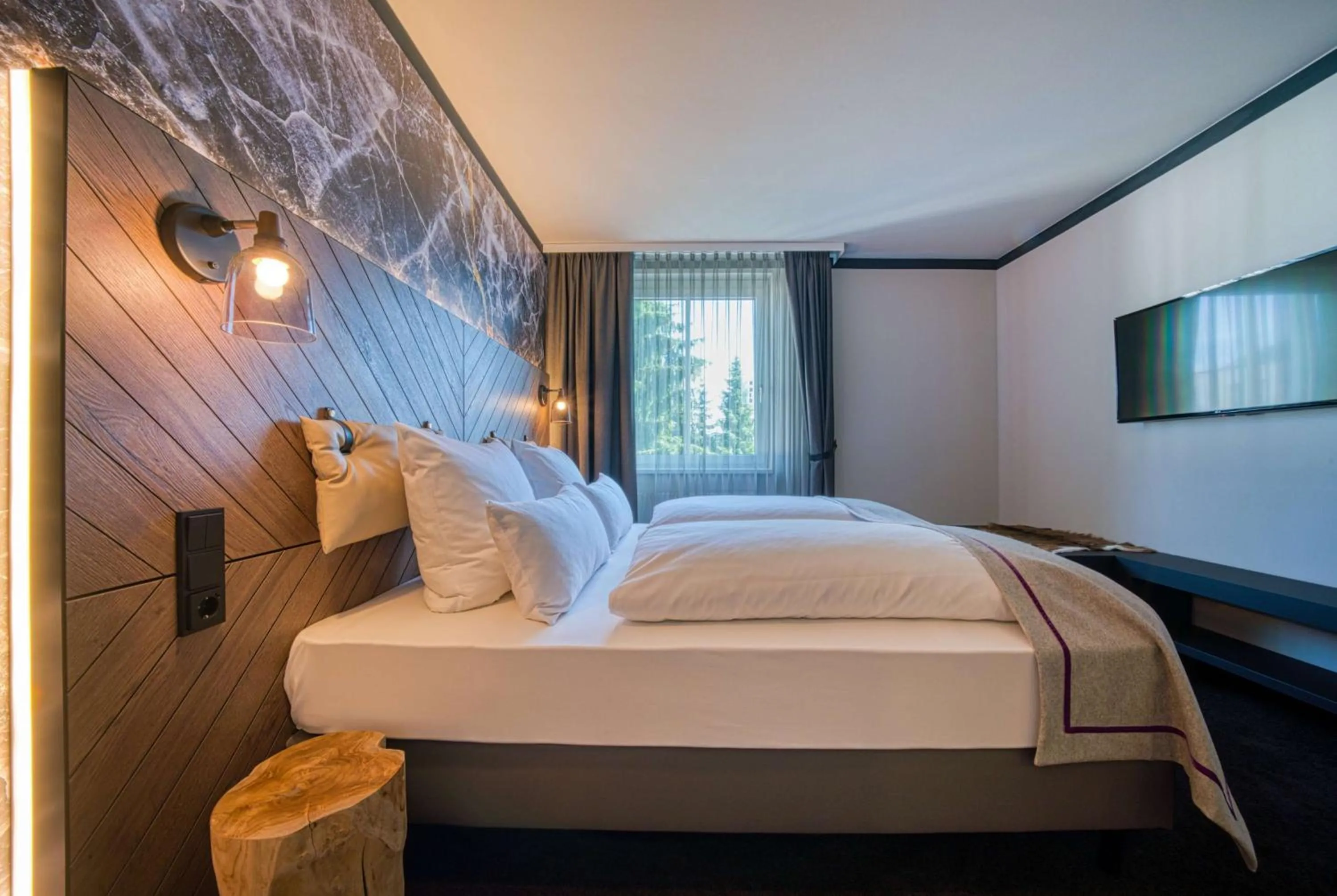 Photo of the whole room, Bed in FourSide Hotel Salzburg Messe, Trademark Collection by Wyndham