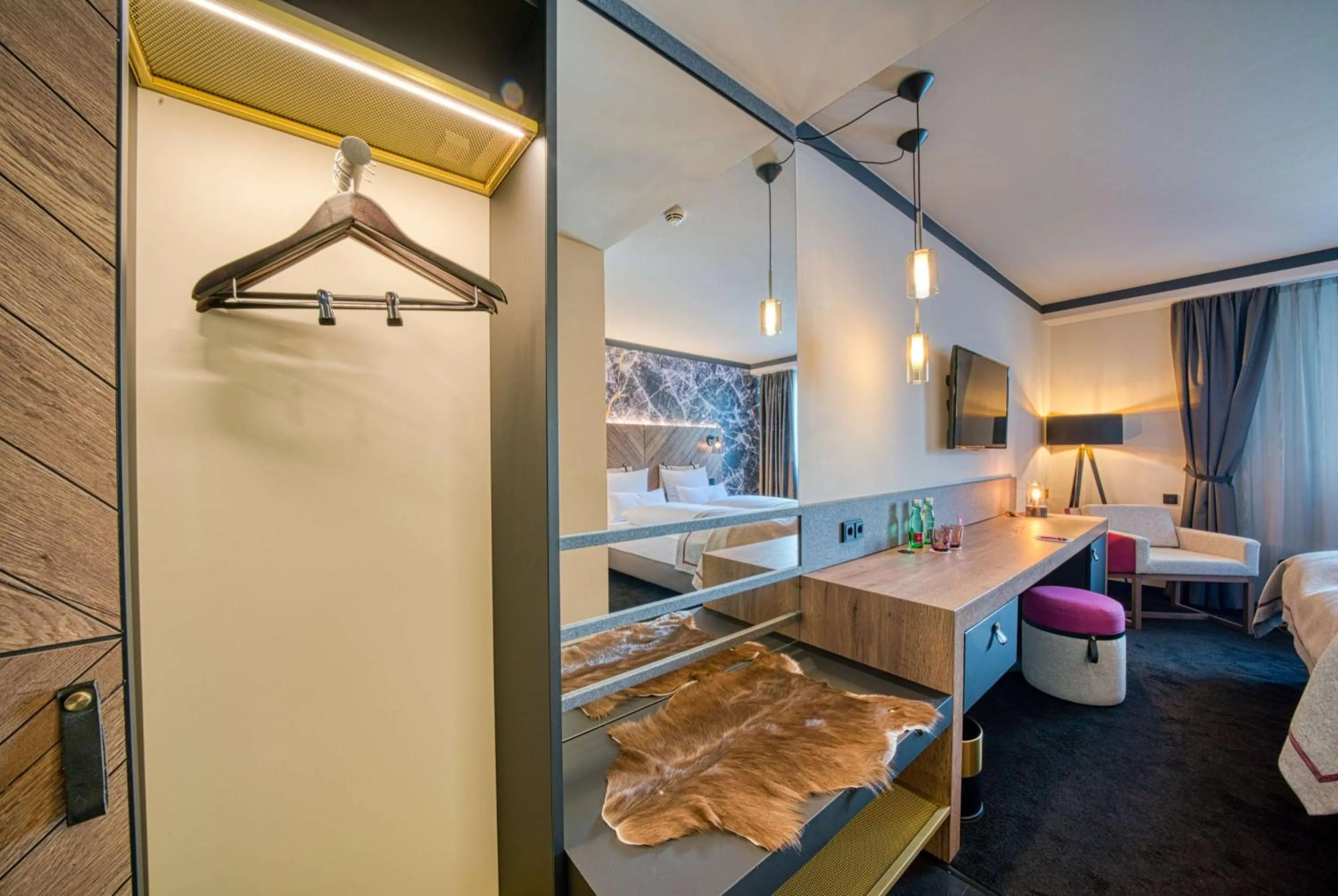 Photo of the whole room, Bed in FourSide Hotel Salzburg Messe, Trademark Collection by Wyndham