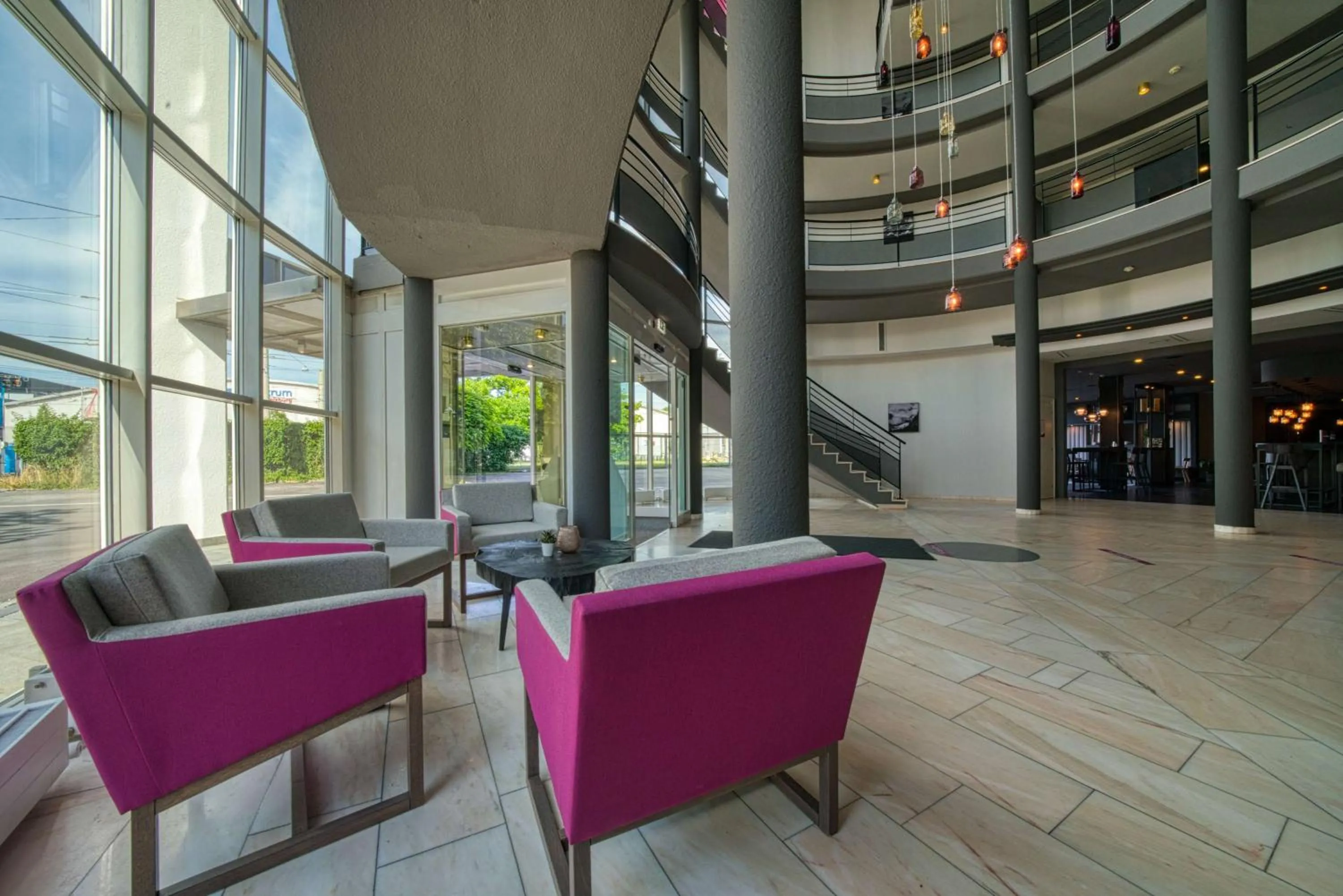 Lobby or reception in FourSide Hotel Salzburg Messe, Trademark Collection by Wyndham