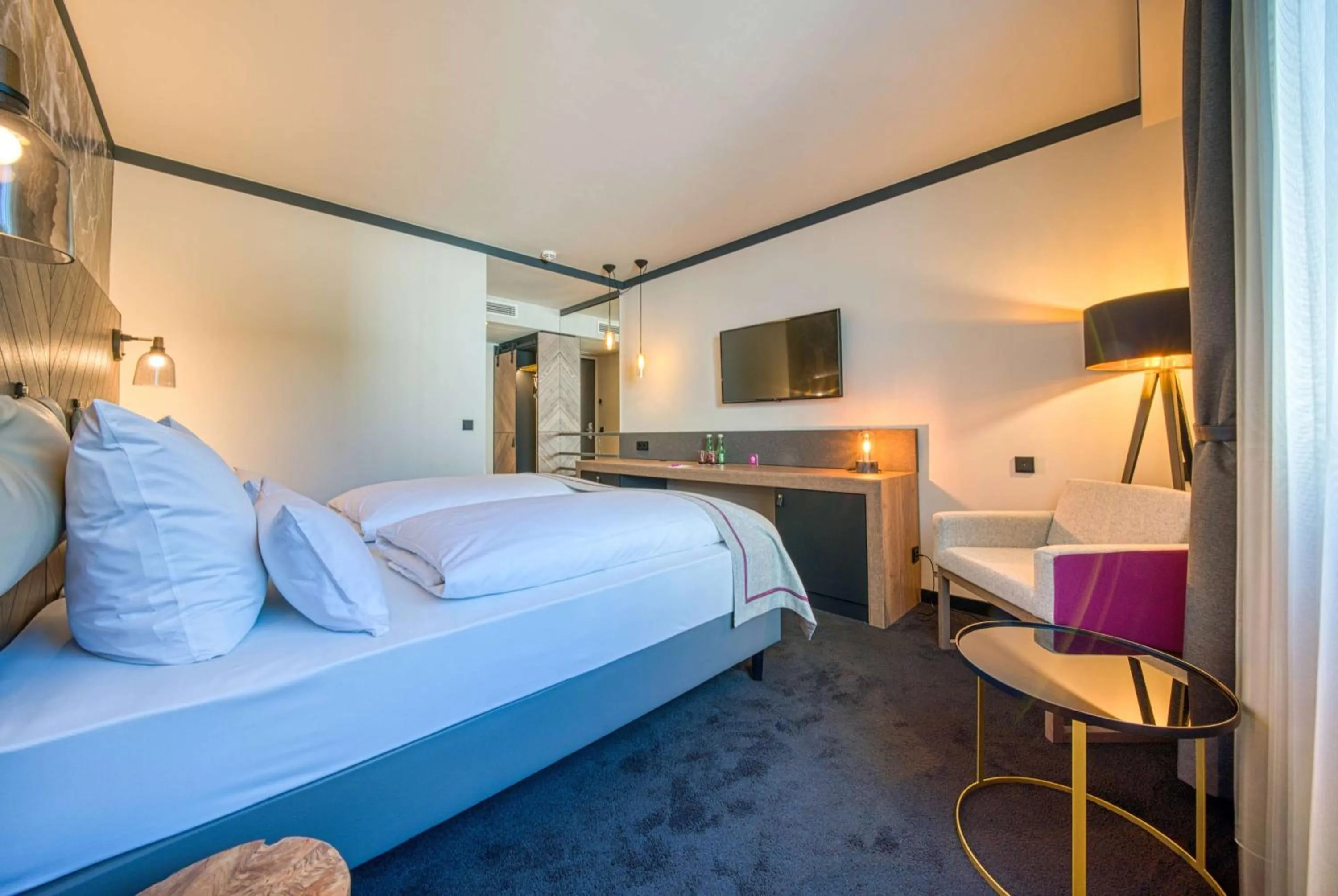 Photo of the whole room, Bed in FourSide Hotel Salzburg Messe, Trademark Collection by Wyndham