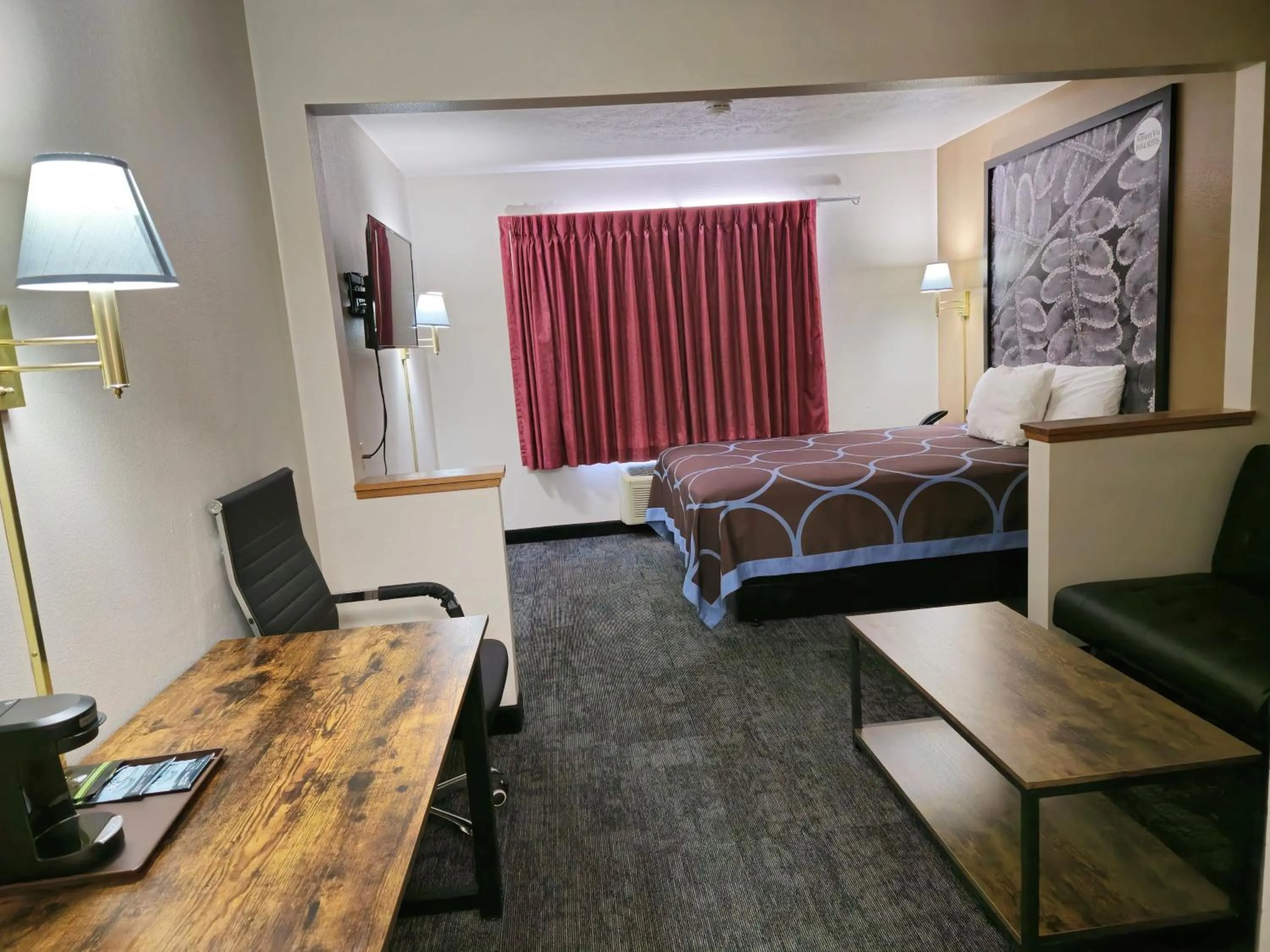 Photo of the whole room, Bed in AmeriVu Inn and Suites Shawano WI