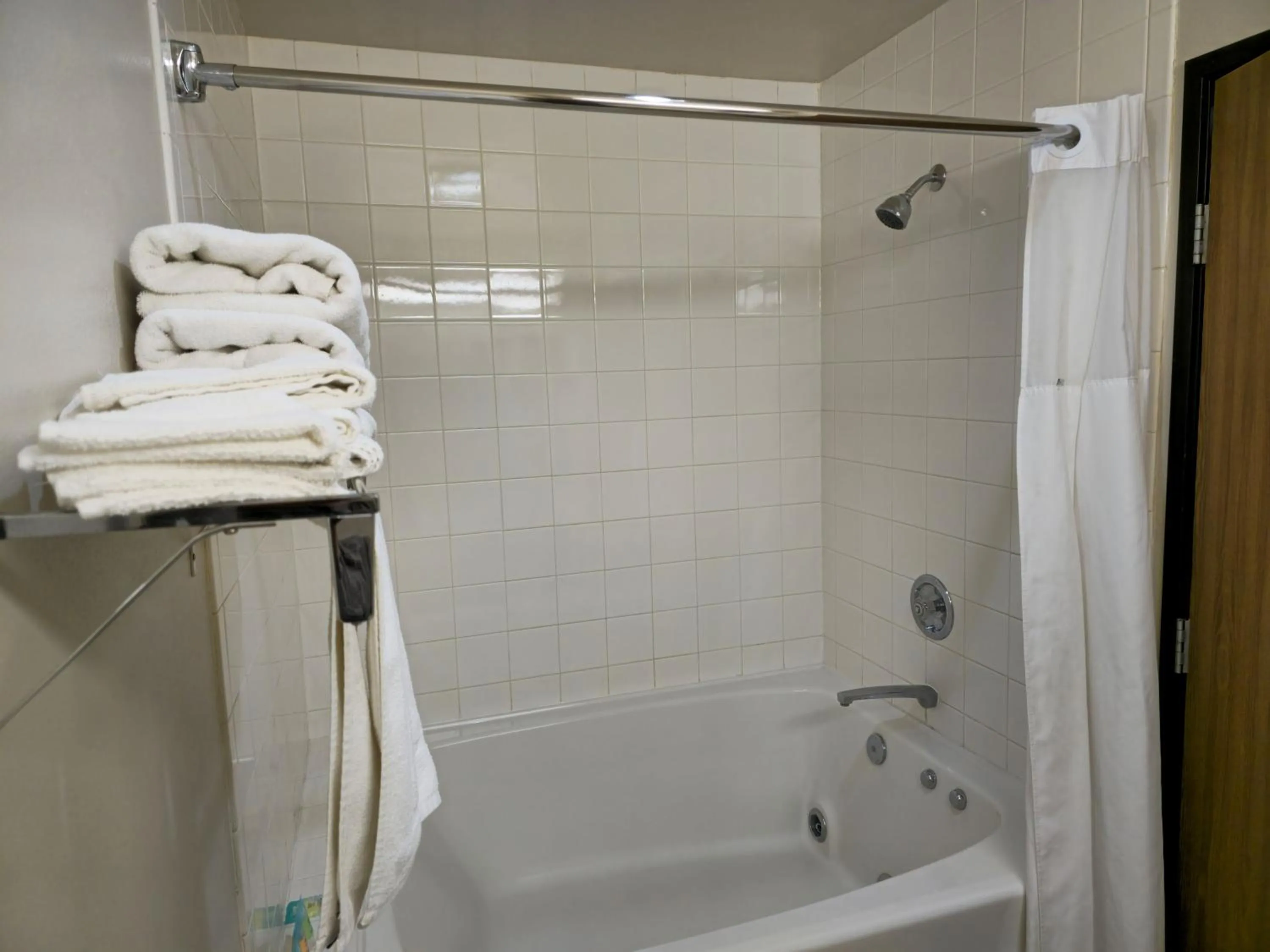 Bathroom in AmeriVu Inn and Suites Shawano WI