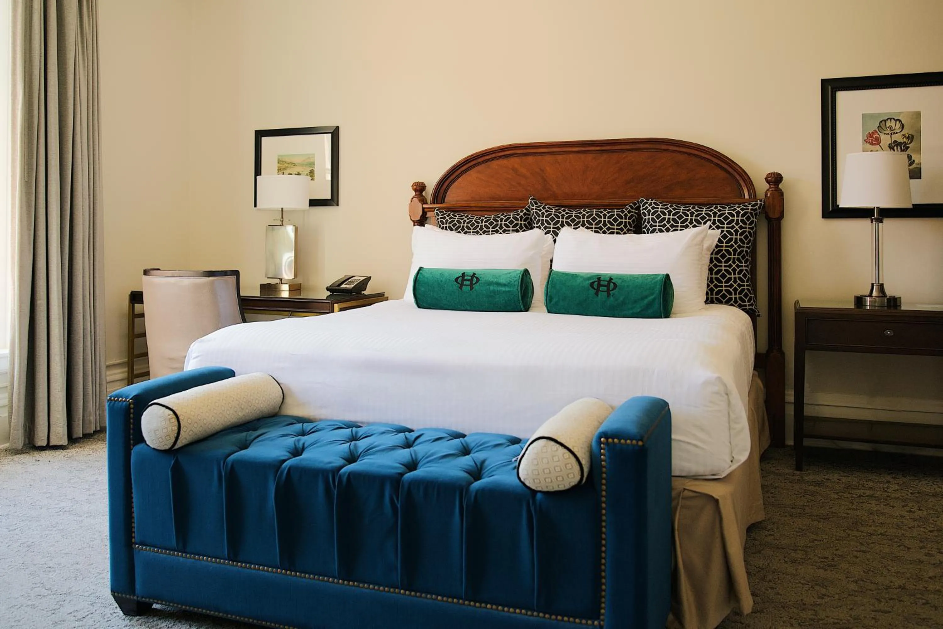 Bed in The Oxford Hotel