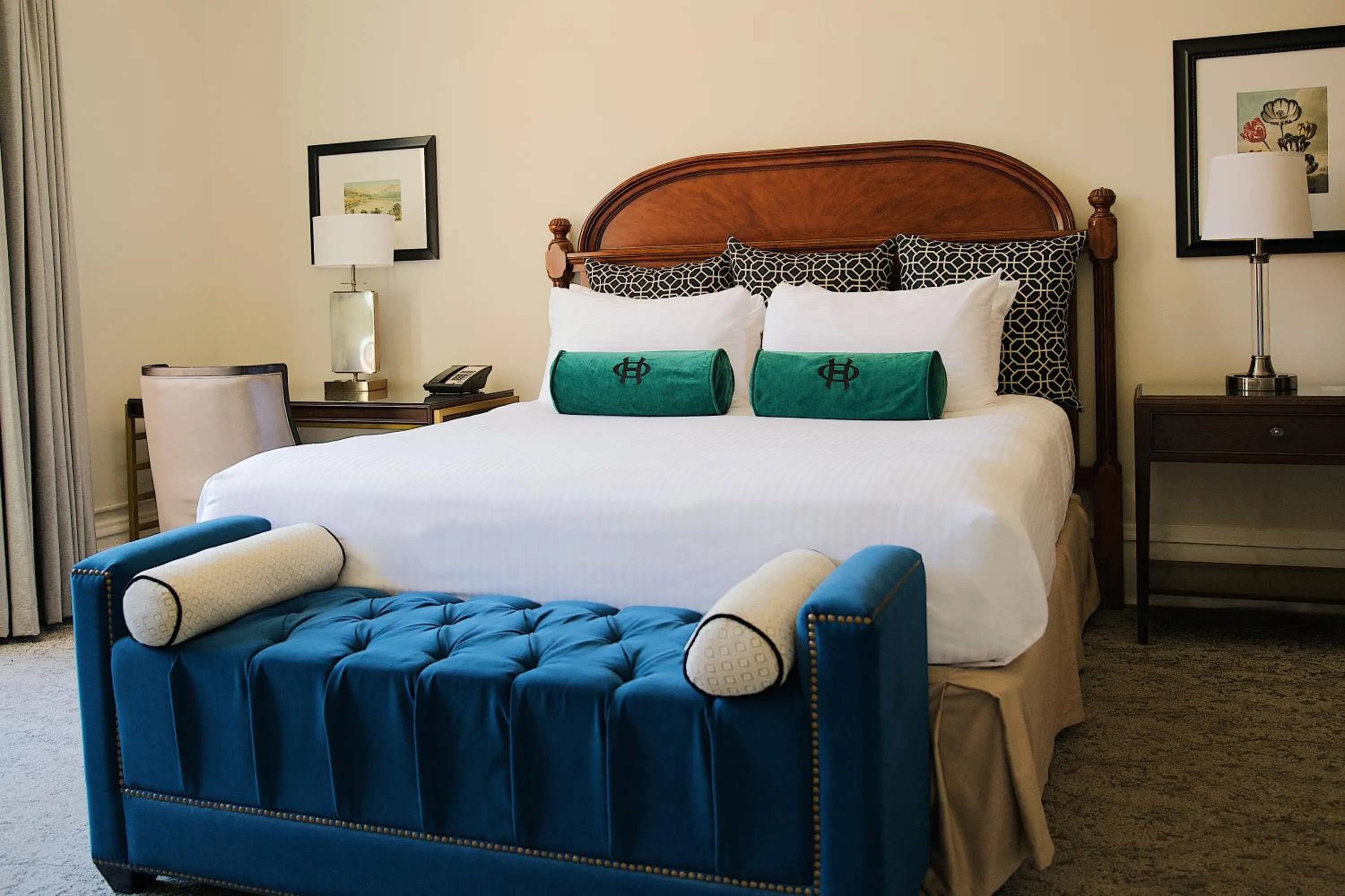 Bed in The Oxford Hotel