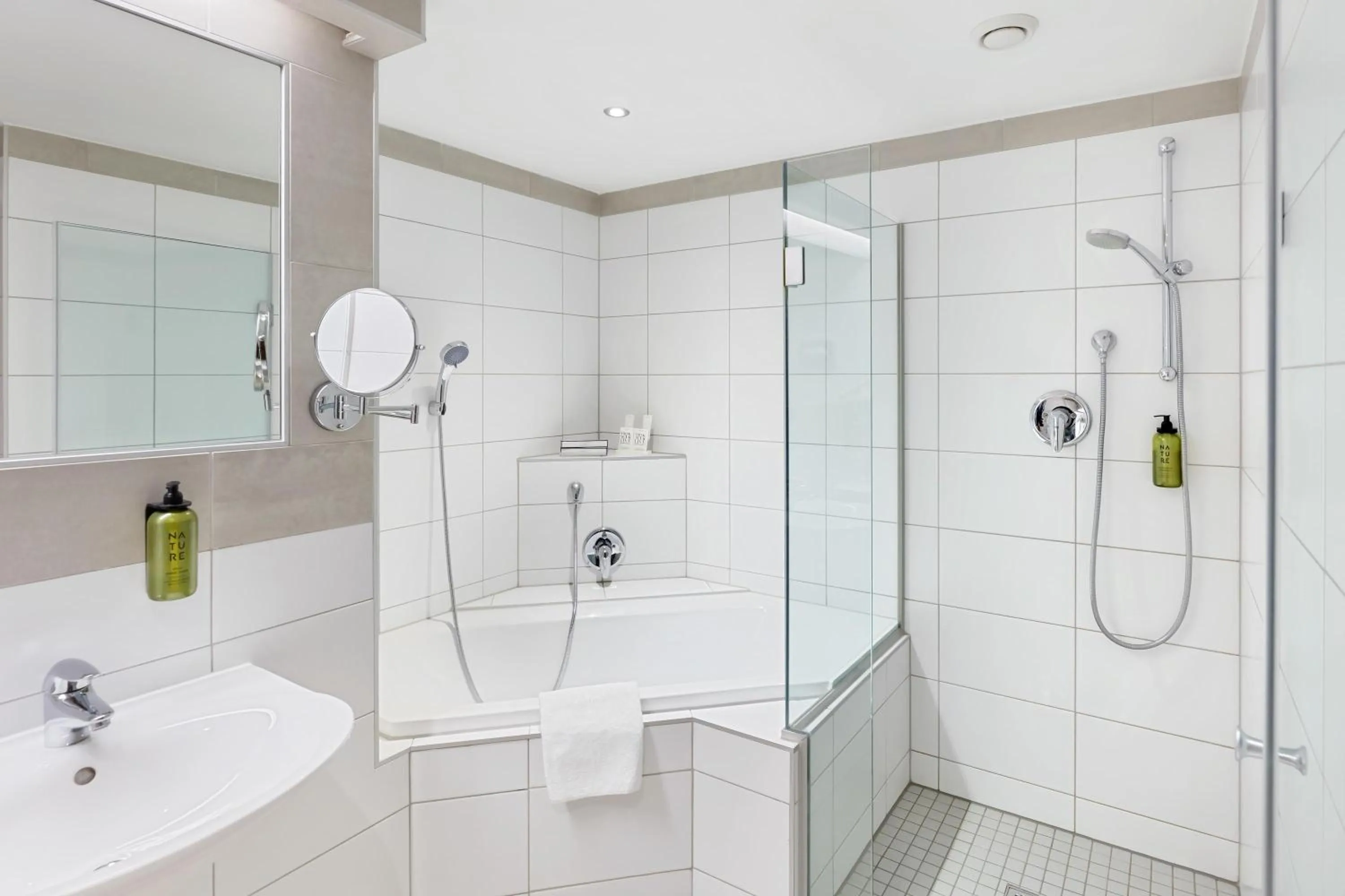 Bathroom in Austria Trend Hotel Europa Graz Hauptbahnhof