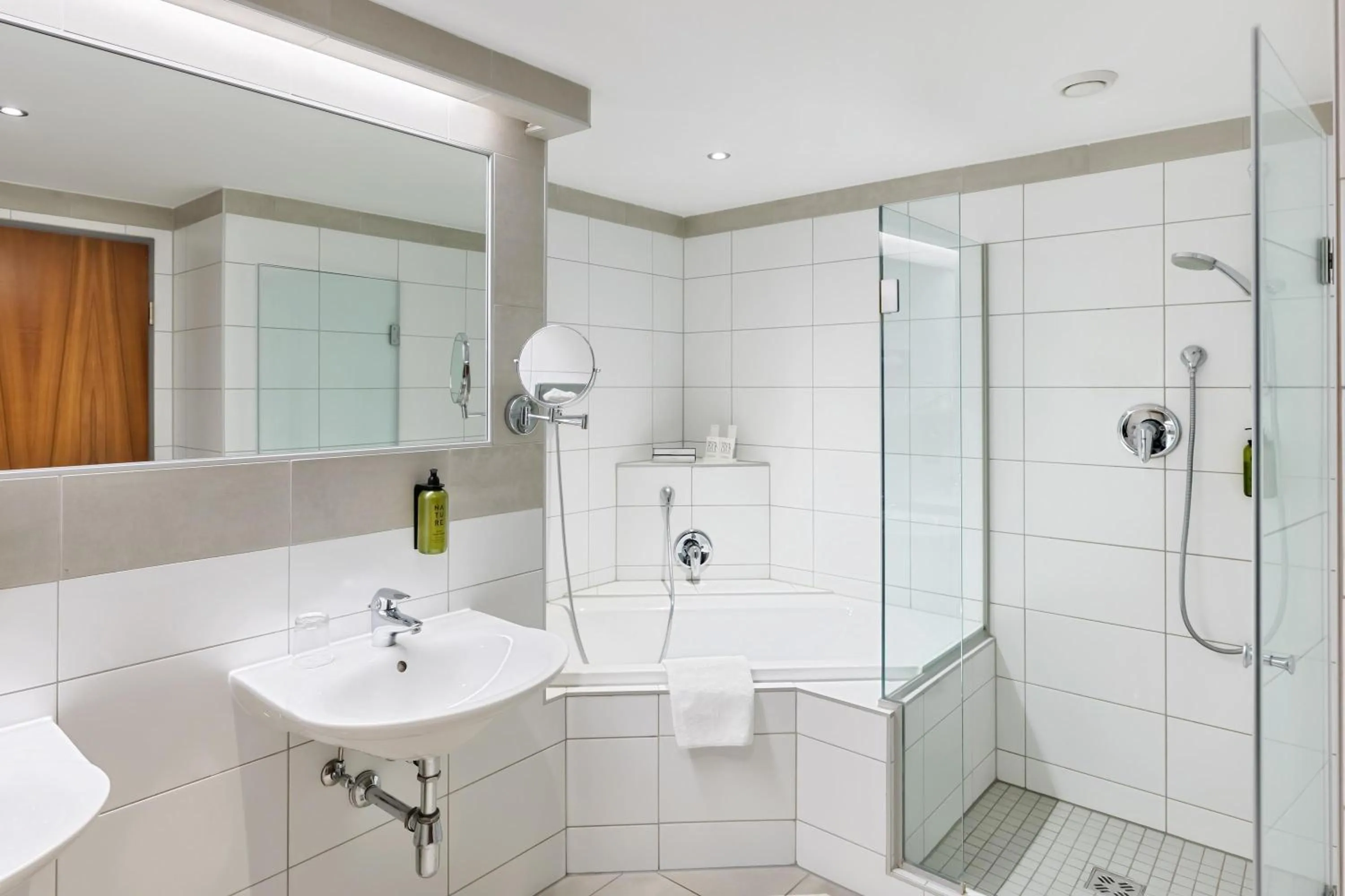 Bathroom in Austria Trend Hotel Europa Graz Hauptbahnhof