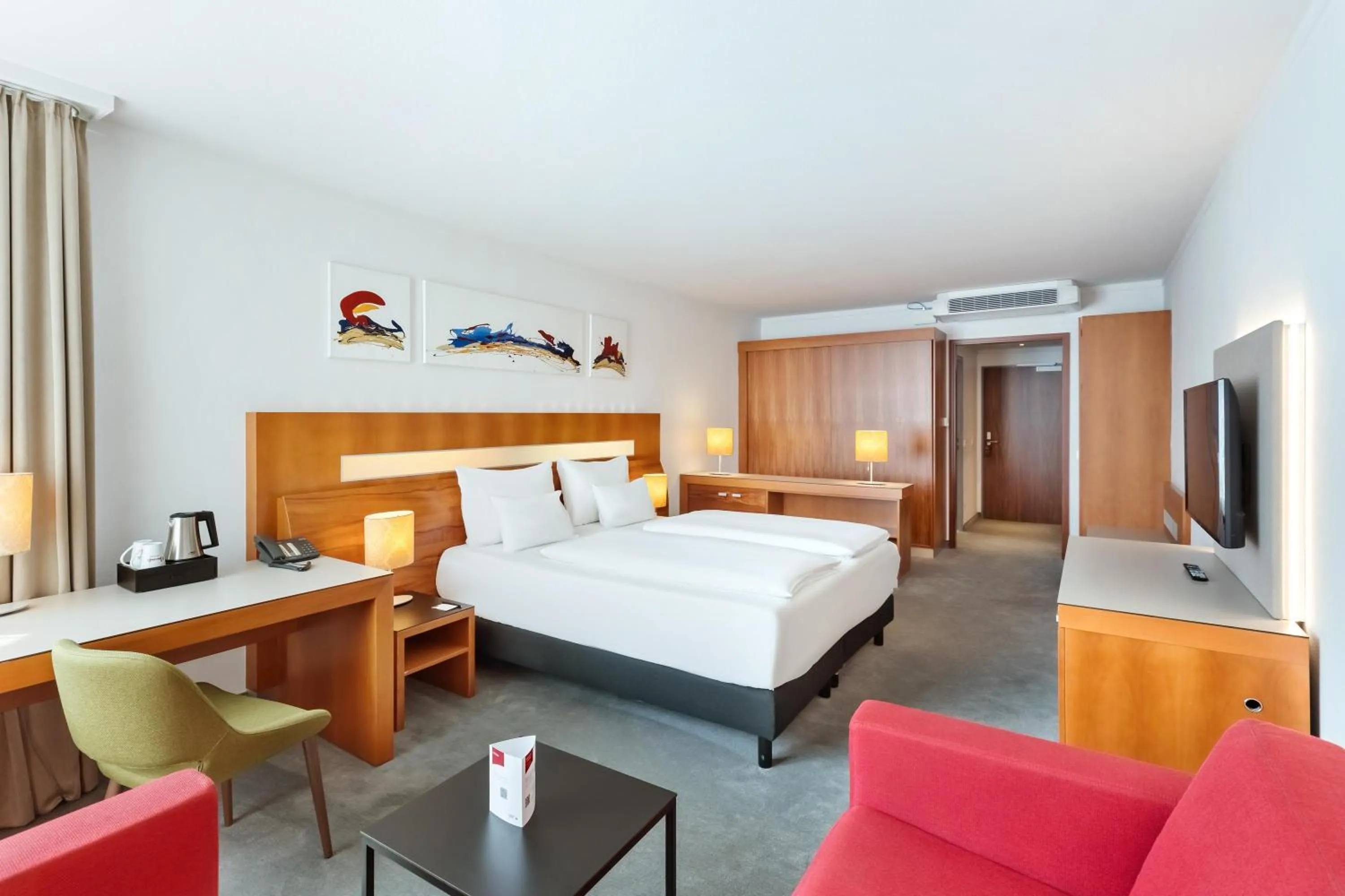 Photo of the whole room, Bed in Austria Trend Hotel Europa Graz Hauptbahnhof