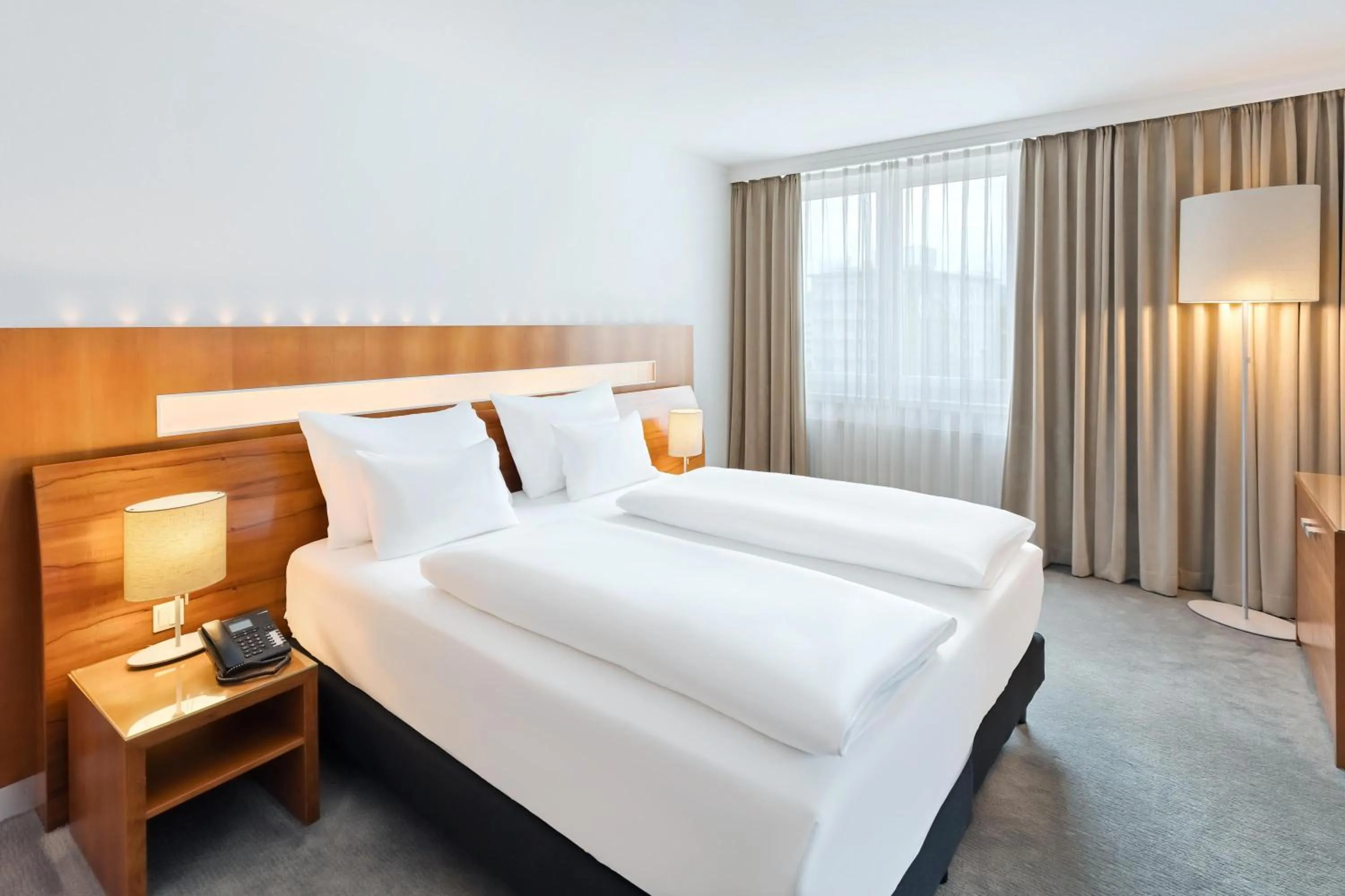 Photo of the whole room, Bed in Austria Trend Hotel Europa Graz Hauptbahnhof