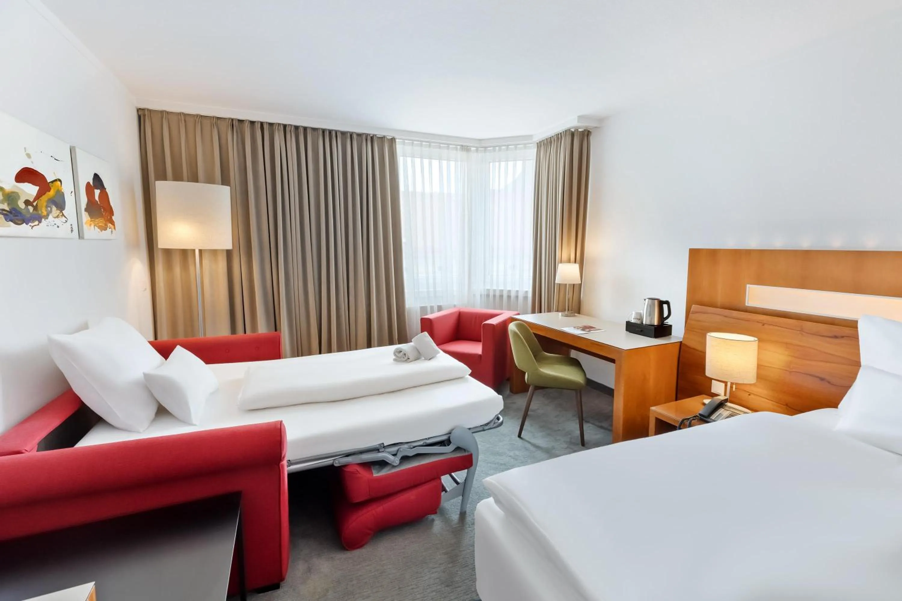 Photo of the whole room, Bed in Austria Trend Hotel Europa Graz Hauptbahnhof