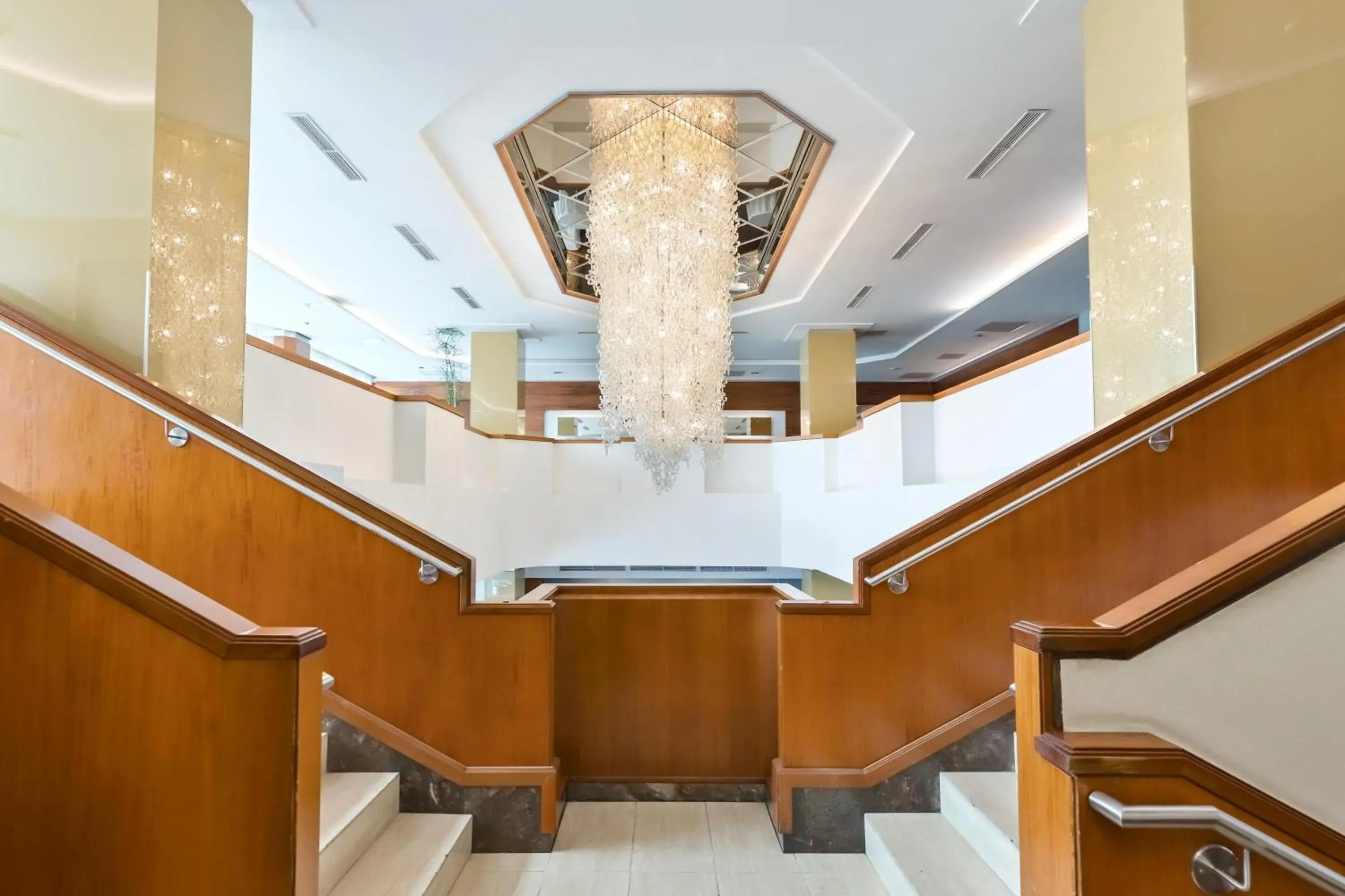 Lobby or reception in Austria Trend Hotel Europa Graz Hauptbahnhof Lobby or reception in Austria Trend Hotel Europa Graz Hauptbahnhof