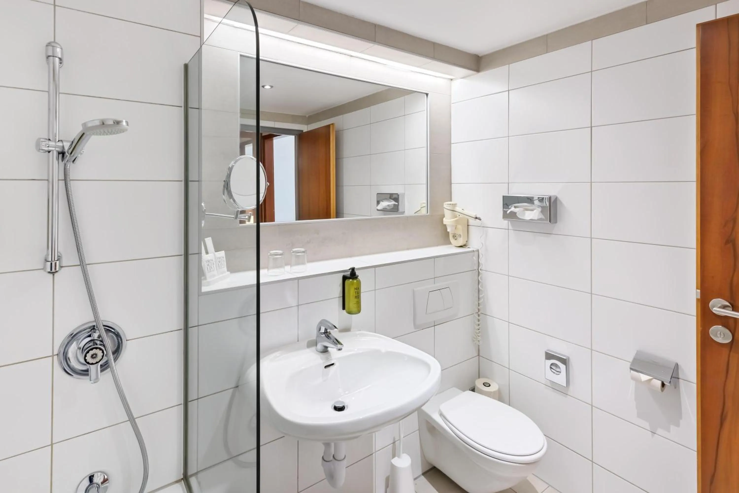 Bathroom in Austria Trend Hotel Europa Graz Hauptbahnhof