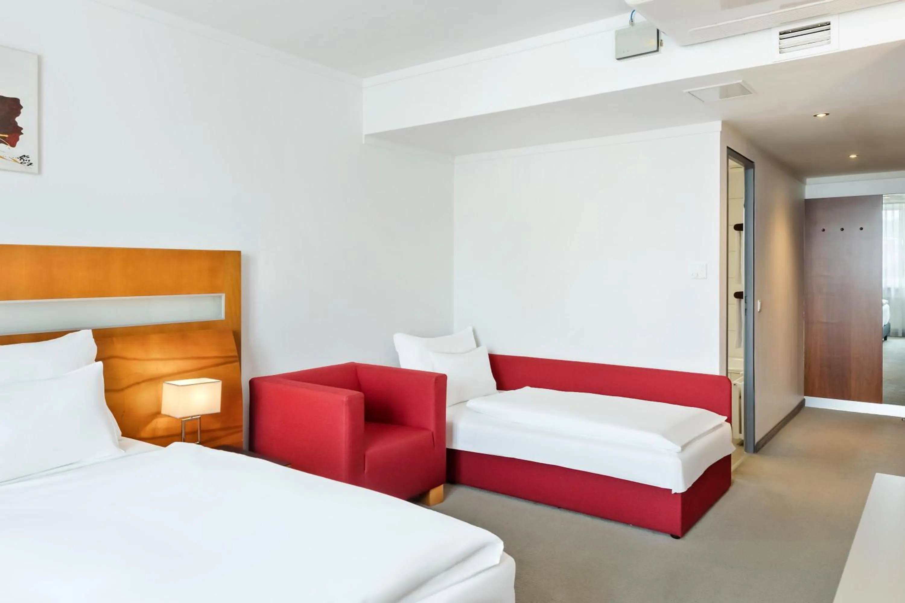 Photo of the whole room, Bed in Austria Trend Hotel Europa Graz Hauptbahnhof
