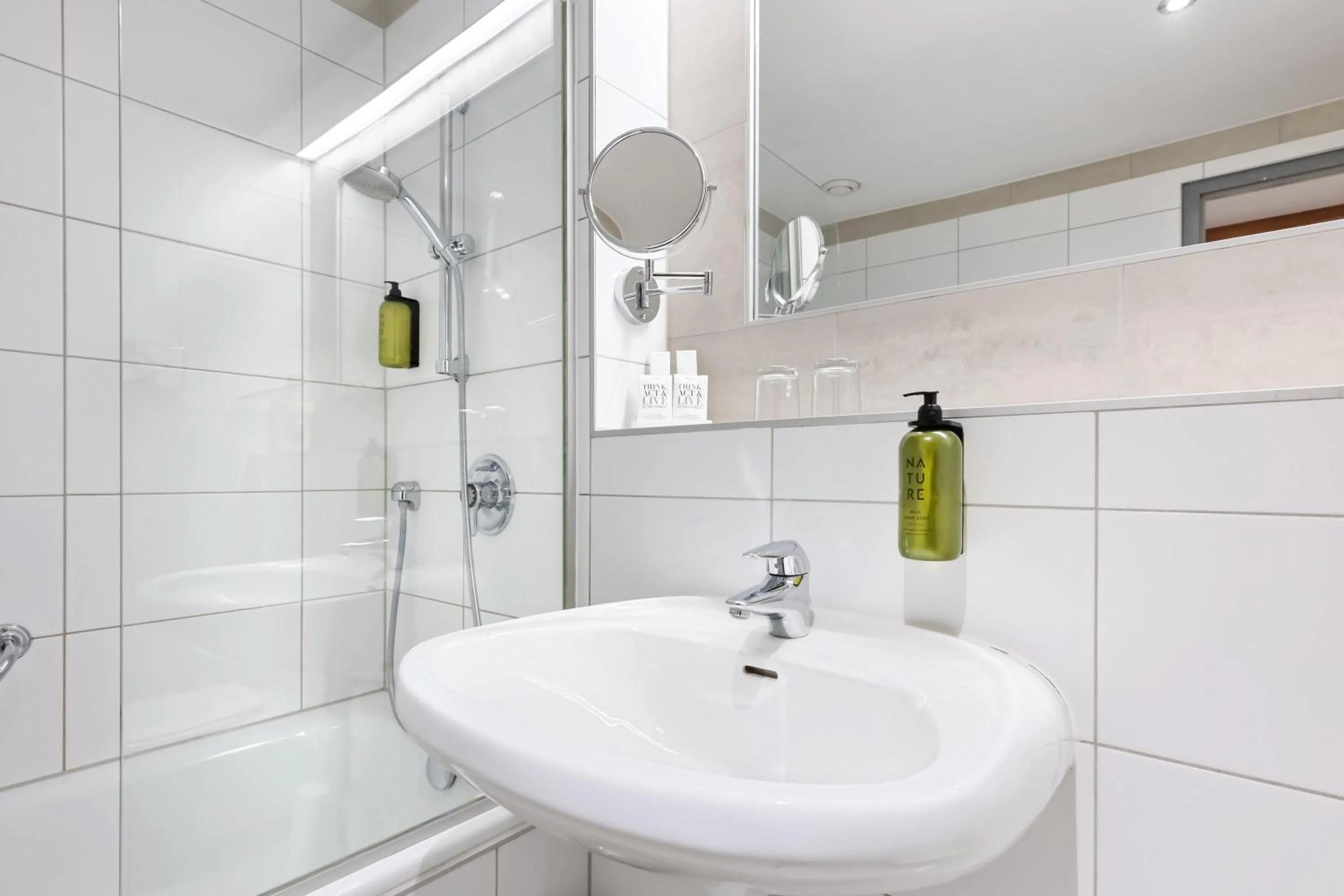 Bathroom in Austria Trend Hotel Europa Graz Hauptbahnhof